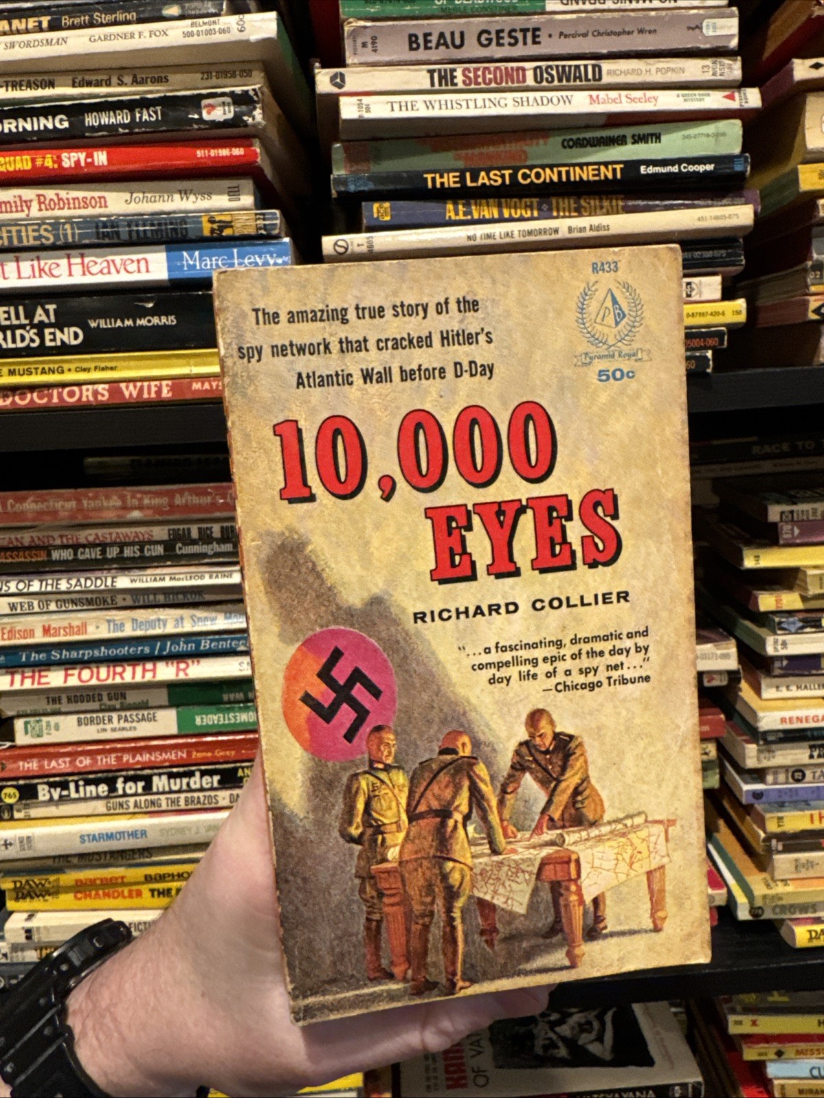 Pyramid Royal R433 10,000 Eyes by Richard Collier Vintage WWII D-Day Paperback