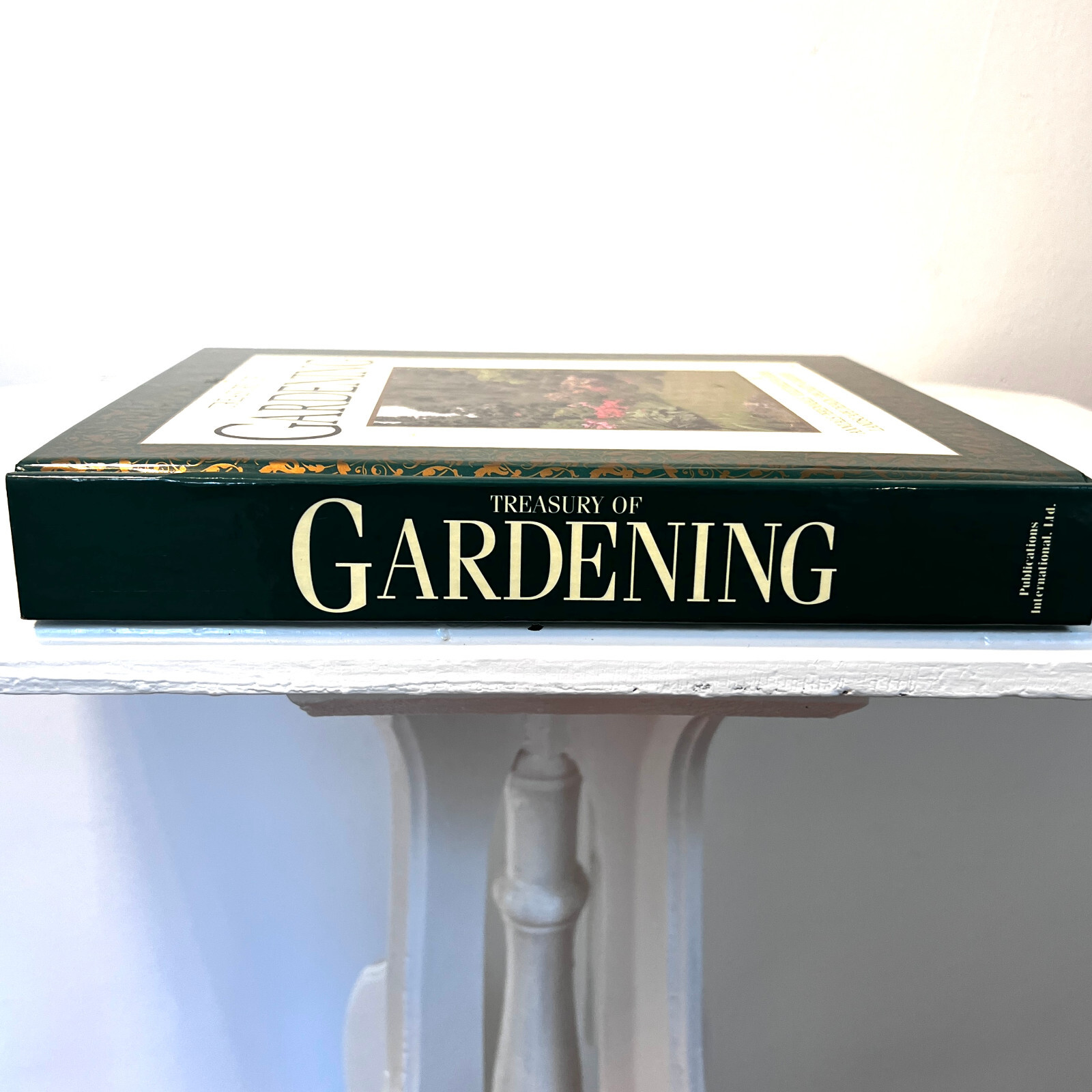 Treasury of Gardening Hardcover 1997 Full Color Clean Unread Condition 9.25 x 11