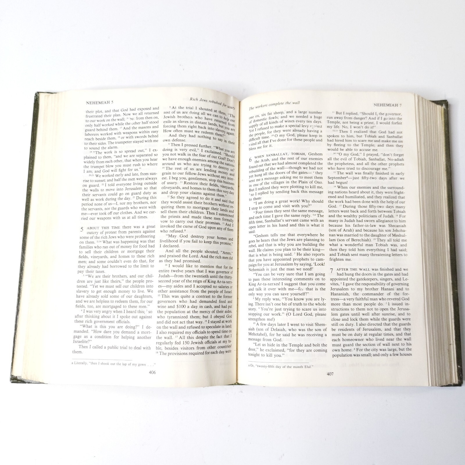 1972 The Living Bible Paraphrased Tyndale House Green Leatherette Padded HC