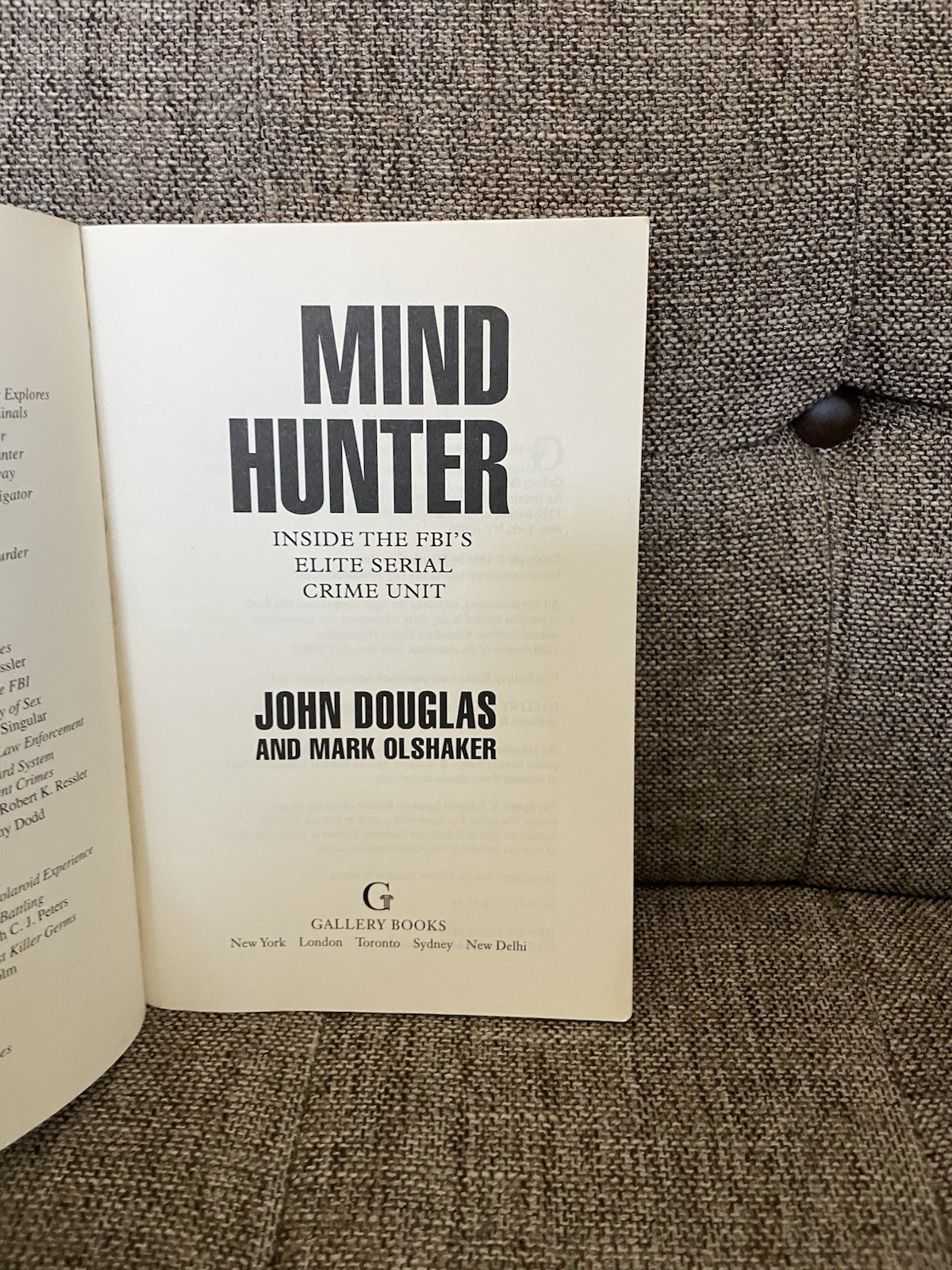 Mindhunter : Inside the FBI’s Elite Serial Crime Unit by John E. Douglas and…