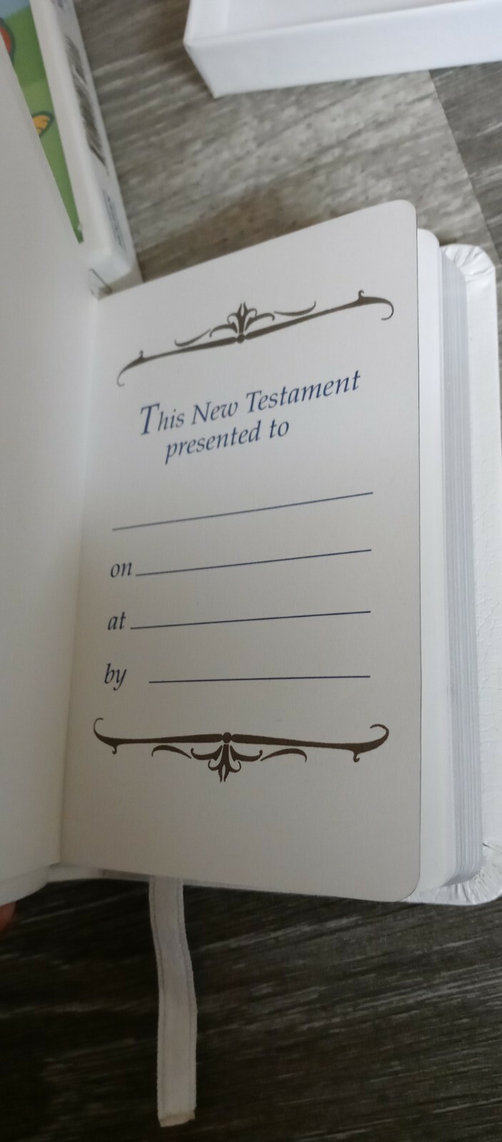 Holman KJV; New Testament with Psalms; 1994; White Imitation Leather