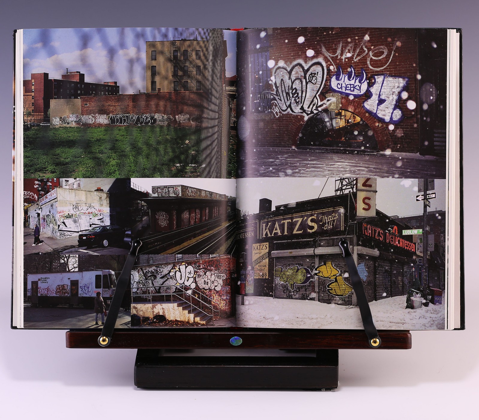 Autograf: New York City’s Graffiti Writers by Peter Sutherland & Revs; VG+
