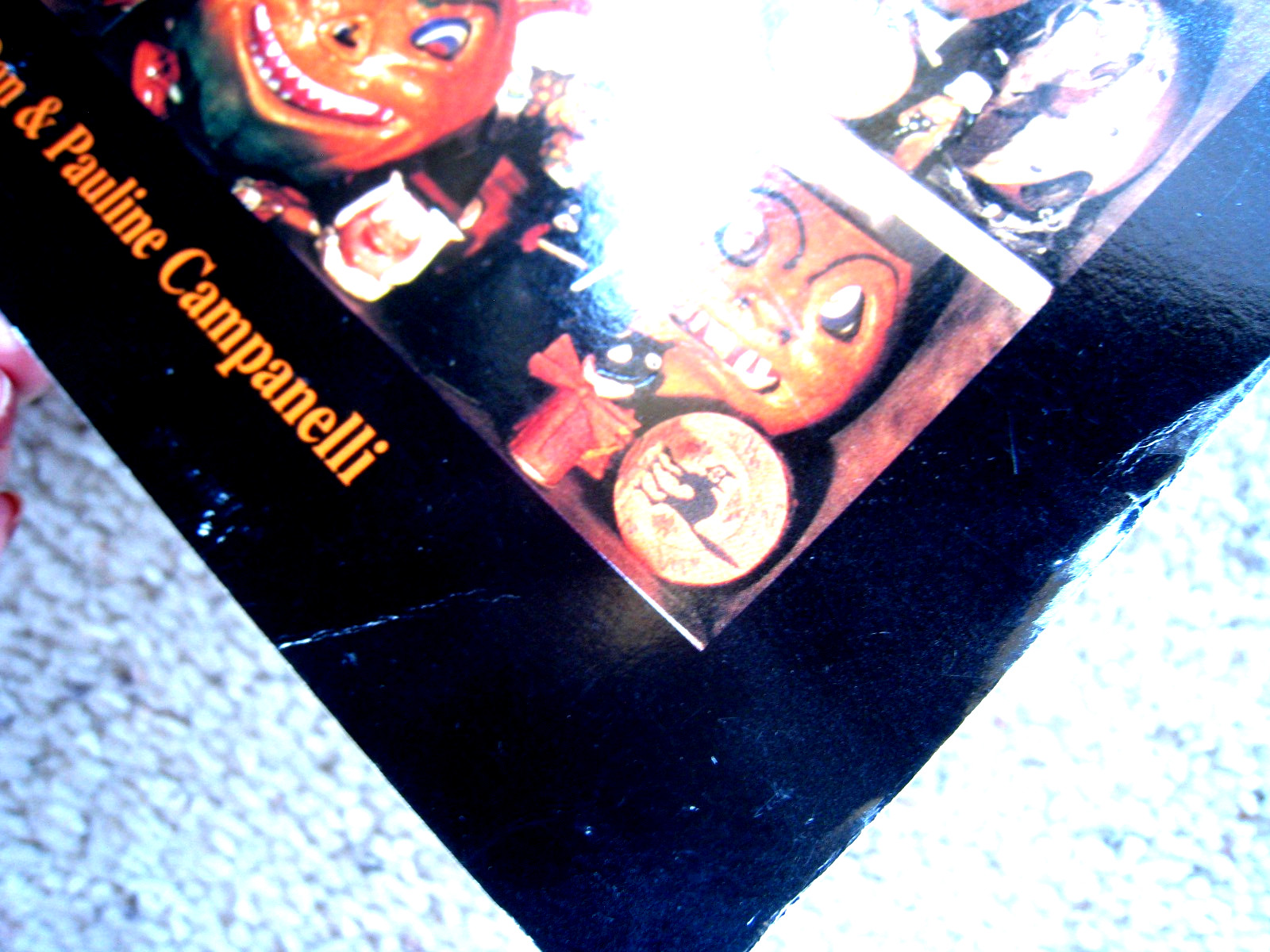 HALLOWEEN COLLECTIBLES – A PRICE GUIDE. DAN & PAULINE CAMPANELLI