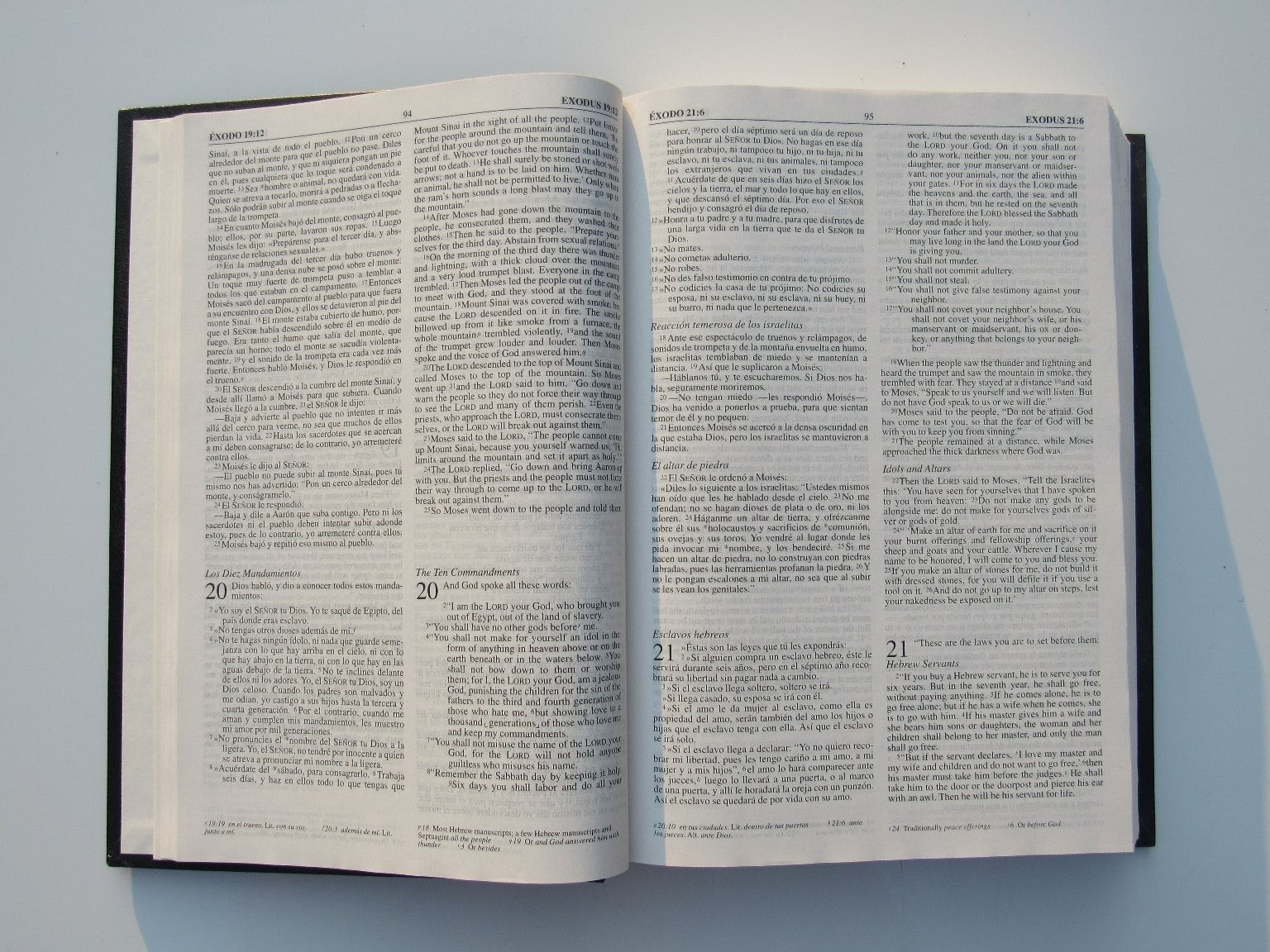 Santa Biblia Holy Bible NVI NIV Spanish English Bilingual 1999 Vida Inscribed