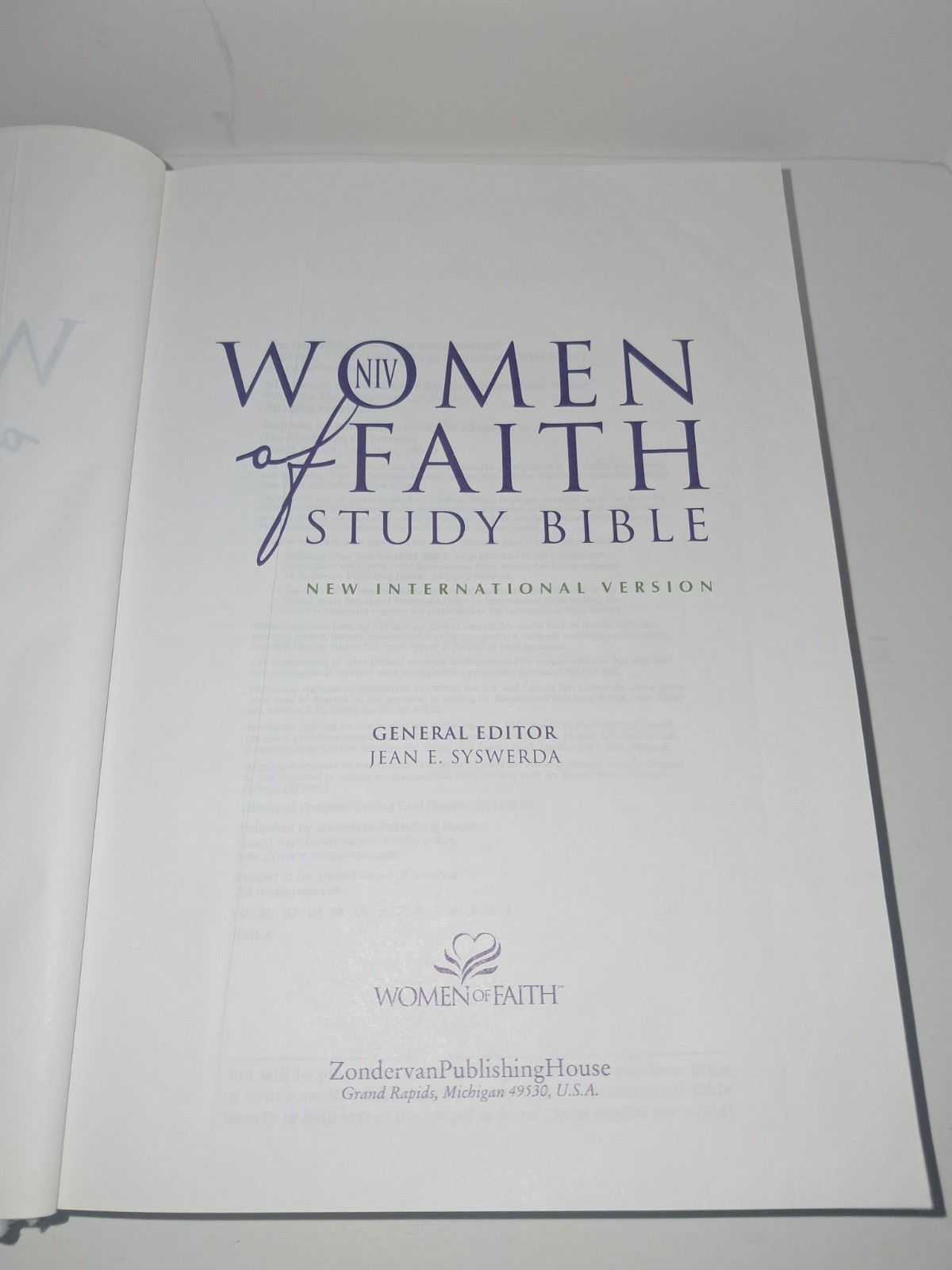 Women of Faith Study NUV Bible -Experience the Liberating Grace of God Zondervan