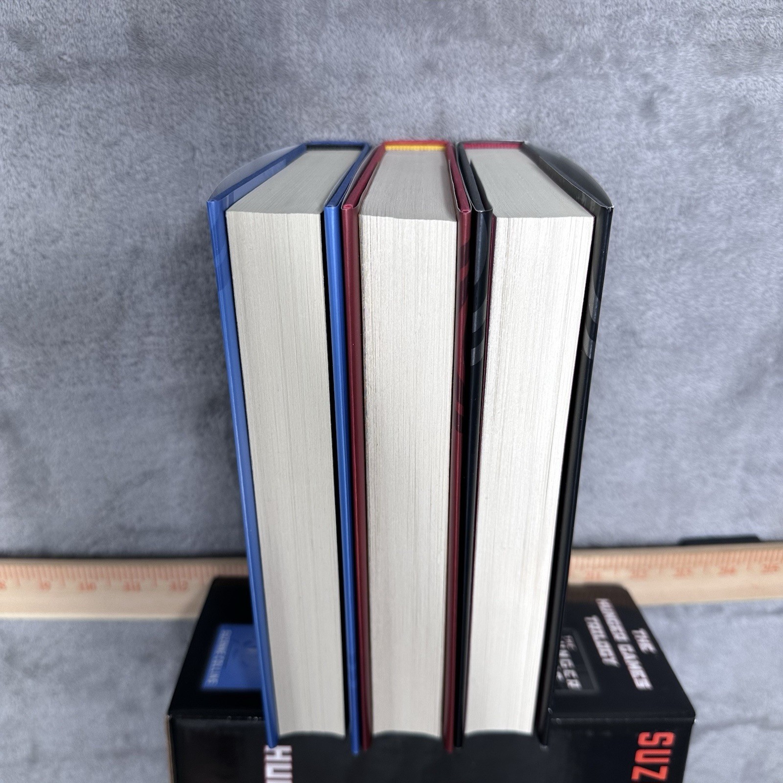The Hunger Games Trilogy Boxset by Suzanne Collins – All 3 books – HB DJ LNC!!
