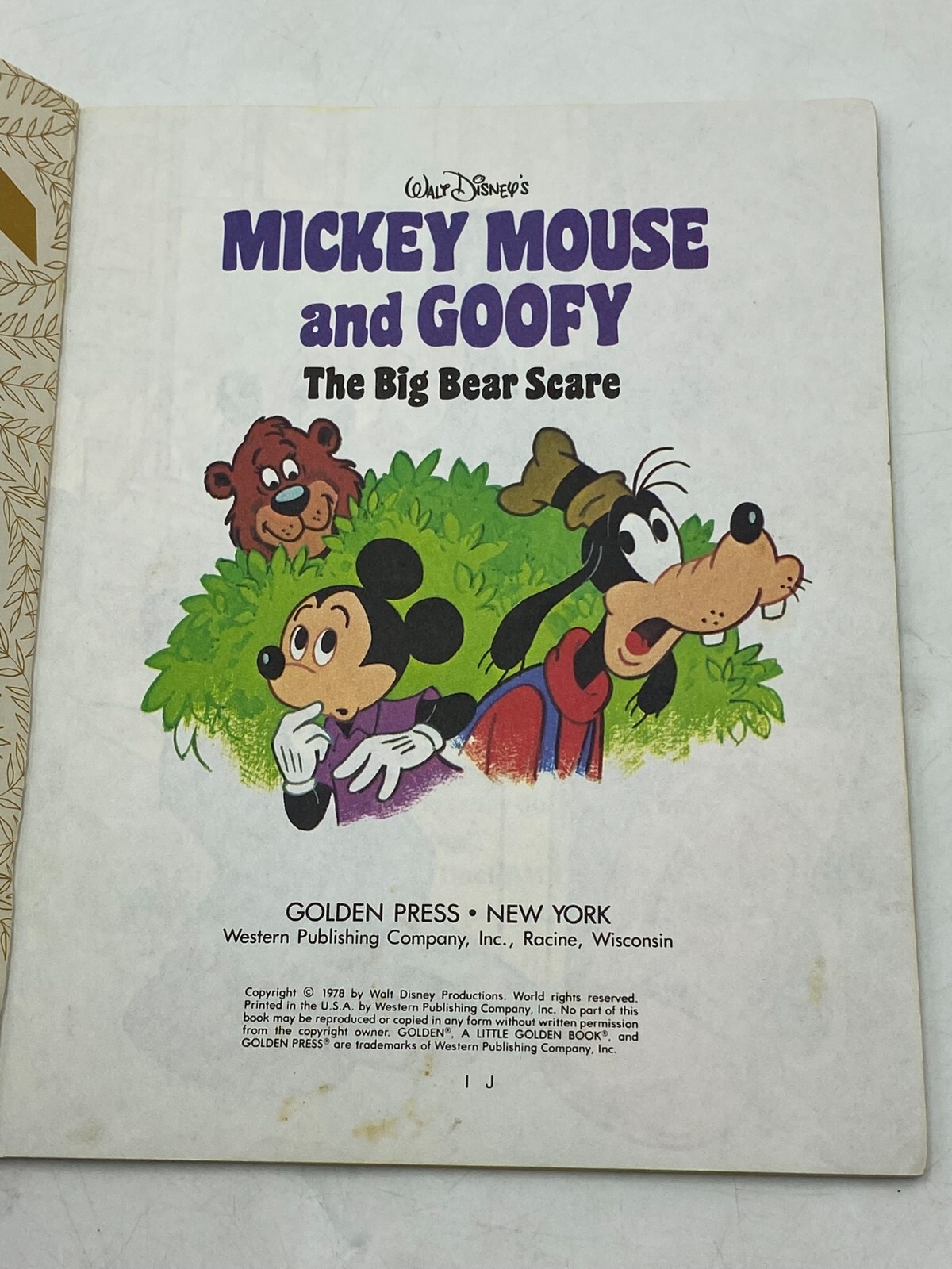 Mickey Mouse and Goofy THE BIG BEAR SCARE VTG Little Golden Book Disney 1978