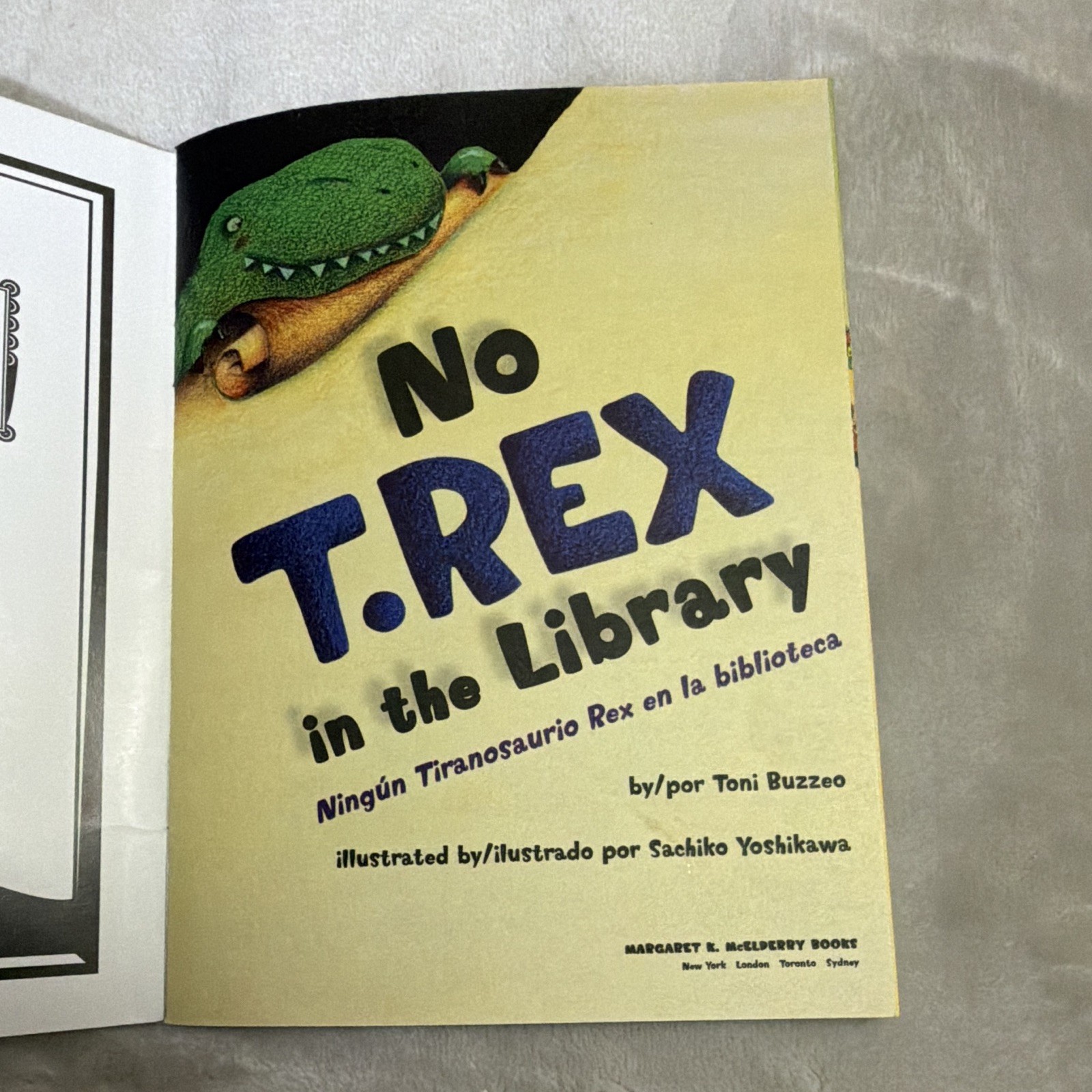 Toni Buzzeo No T. Rex in the Library HC 2010 English/Spanish Illus Ages 4-8