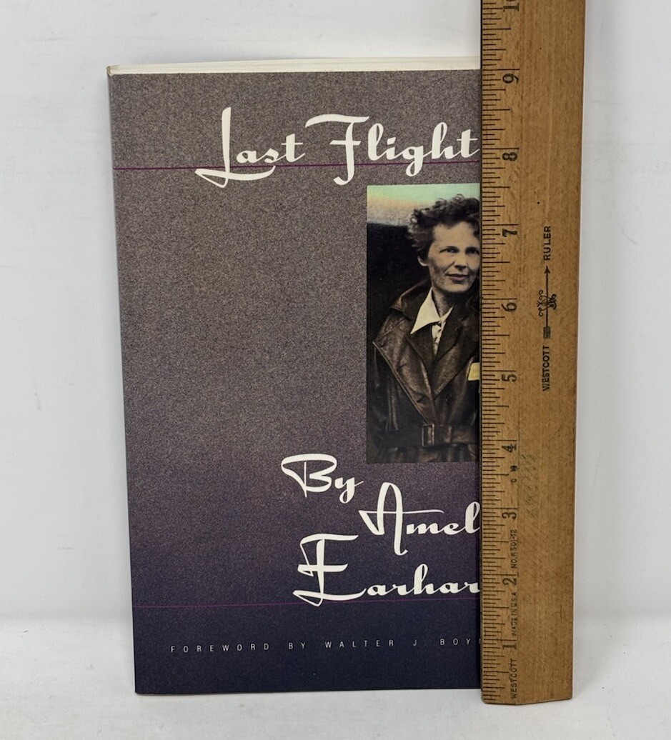 Last Flight By Amelia Earhart historical nonfiction 135 pages softcover