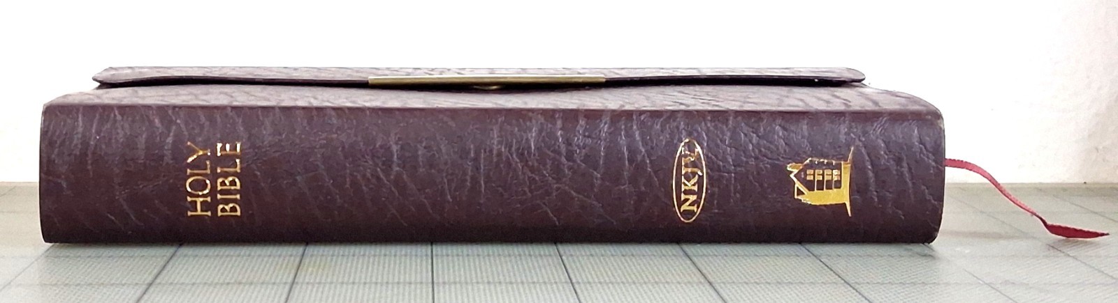 NKJV Holy Bible Compact Edition Bonded Leather Burgundy by Thomas Nelson Read!