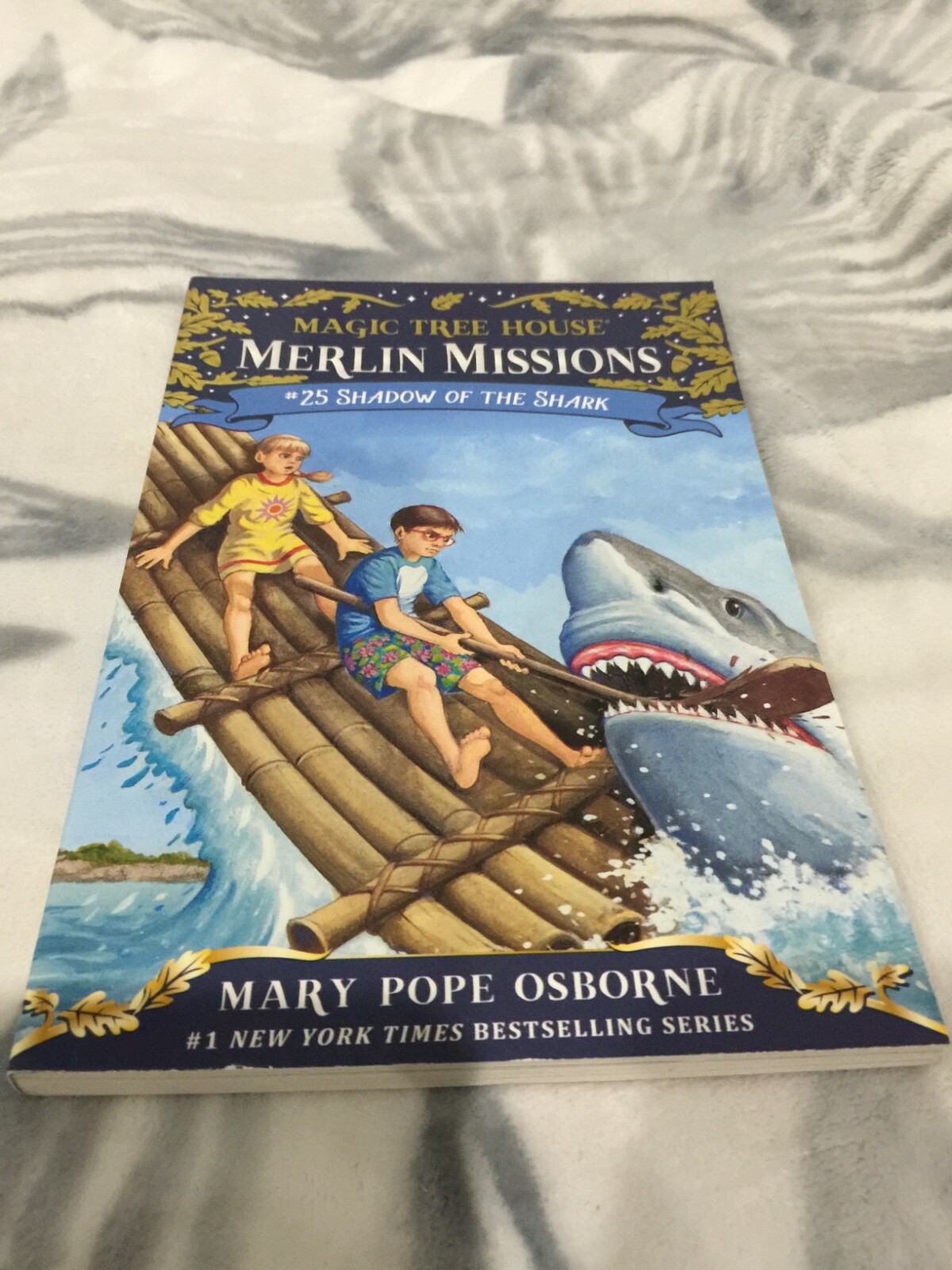 Shadow of the Shark (Paperback or Softback) NEW E7
