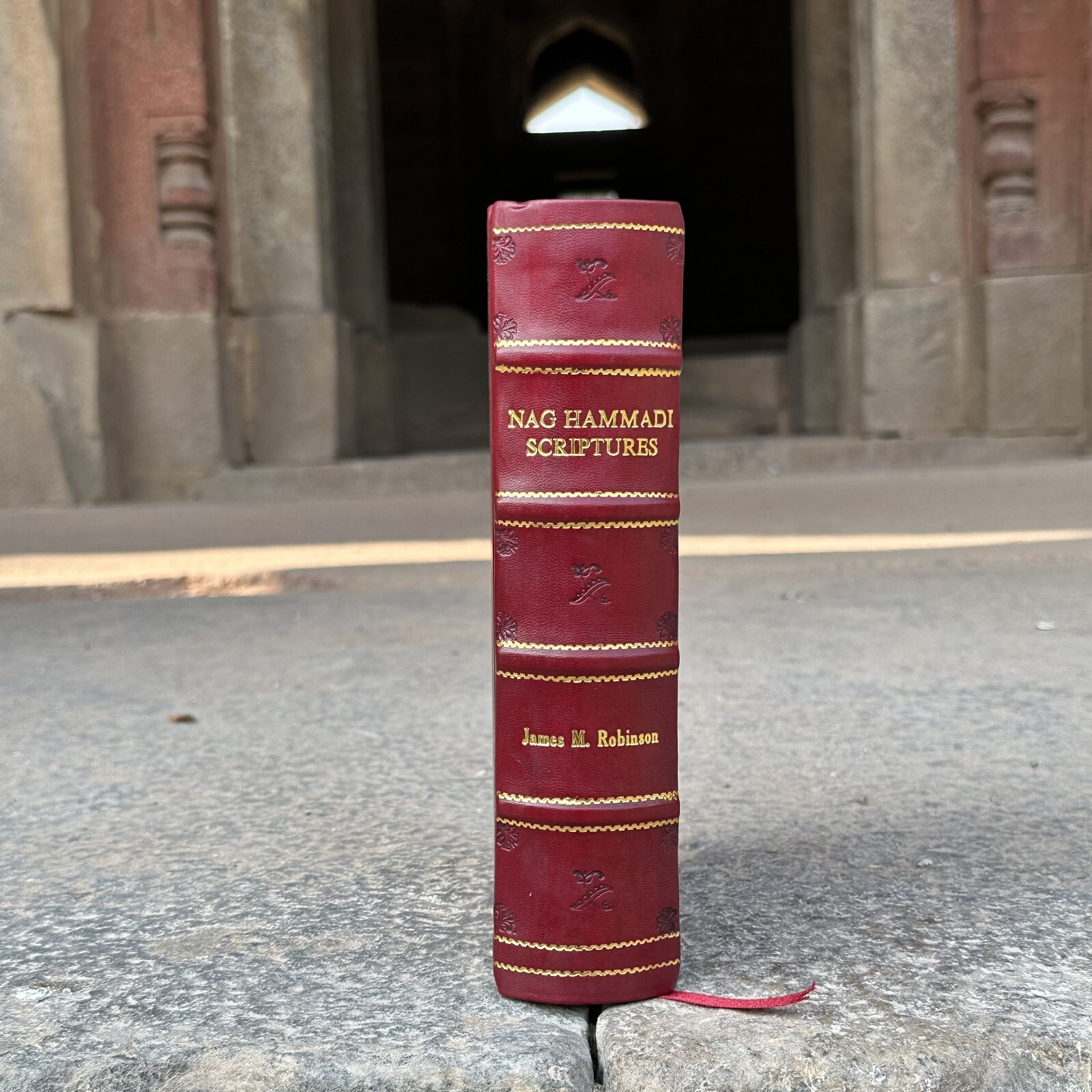 NAG HAMMADI SCRIPTURES [PREMIUM LEATHER BOUND]