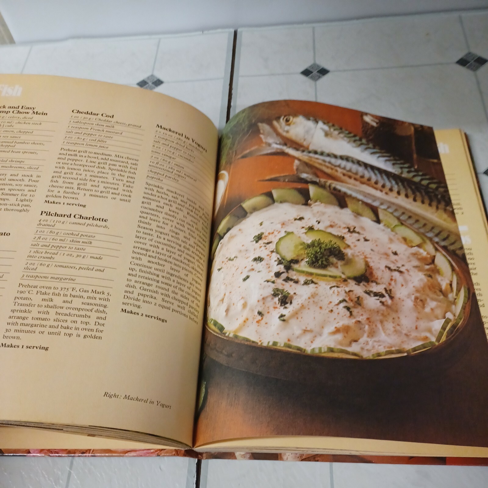 WEIGHT WATCHERS 250+ RECIPES COOKBOOK ~ HARD COVER ~ 158 Pages vintage