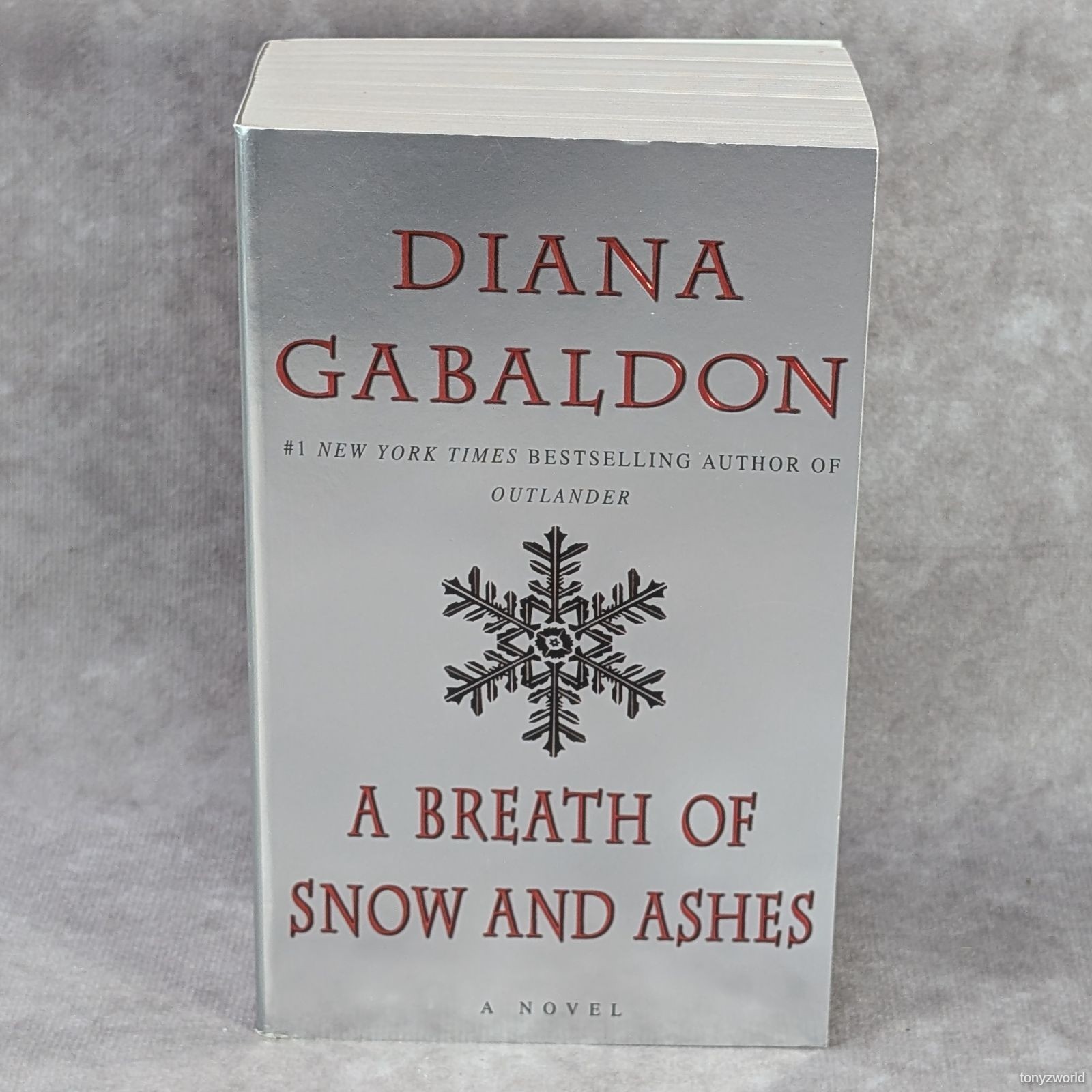 Lot of 8 Diana Gabaldon Paperback Books Outlander Voyager Drums of Autumn