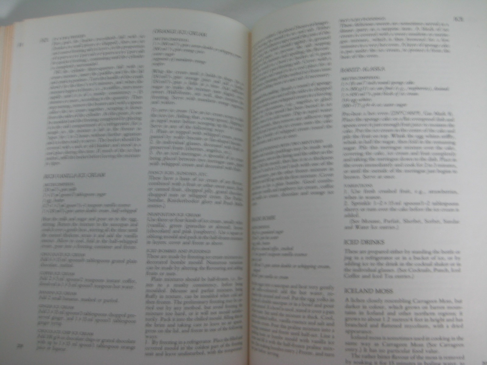 Vintage Cookbook the complete Cookery encyclopedia 456 pages England 1964