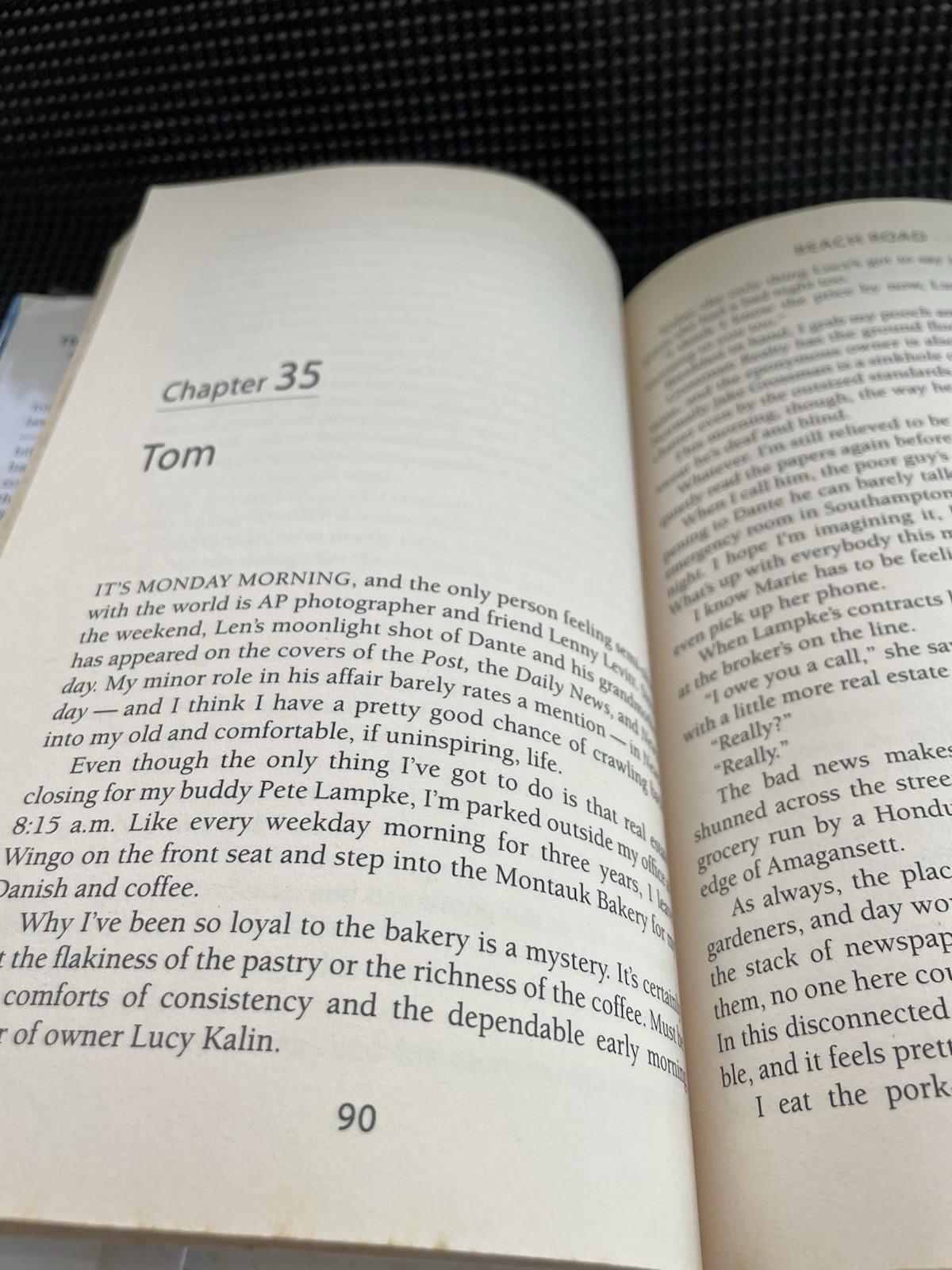 € Two Hardback Novels ( 18mm Blues 1993 /Beach Road 2006 Peter De Jonge )