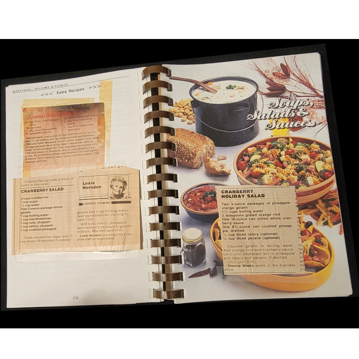1989 Texas Dept of Human Services Heritage Cookbook Region 10 Employees 194pages