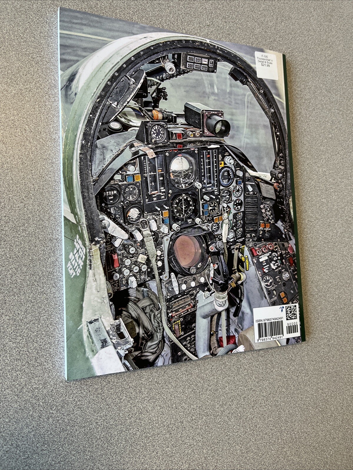 F-105 Thunderchief In Detail & Scale