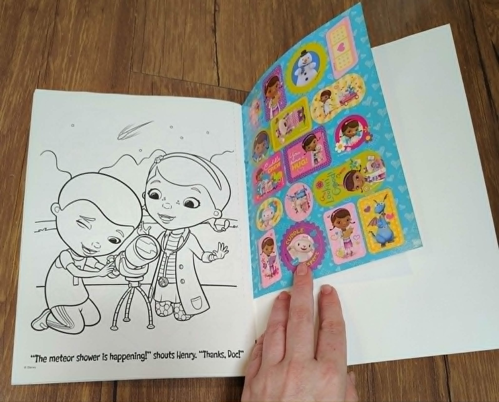 Doc McStuffins – Color and Play – Come to Life! Coloring & Activity Book 2015
