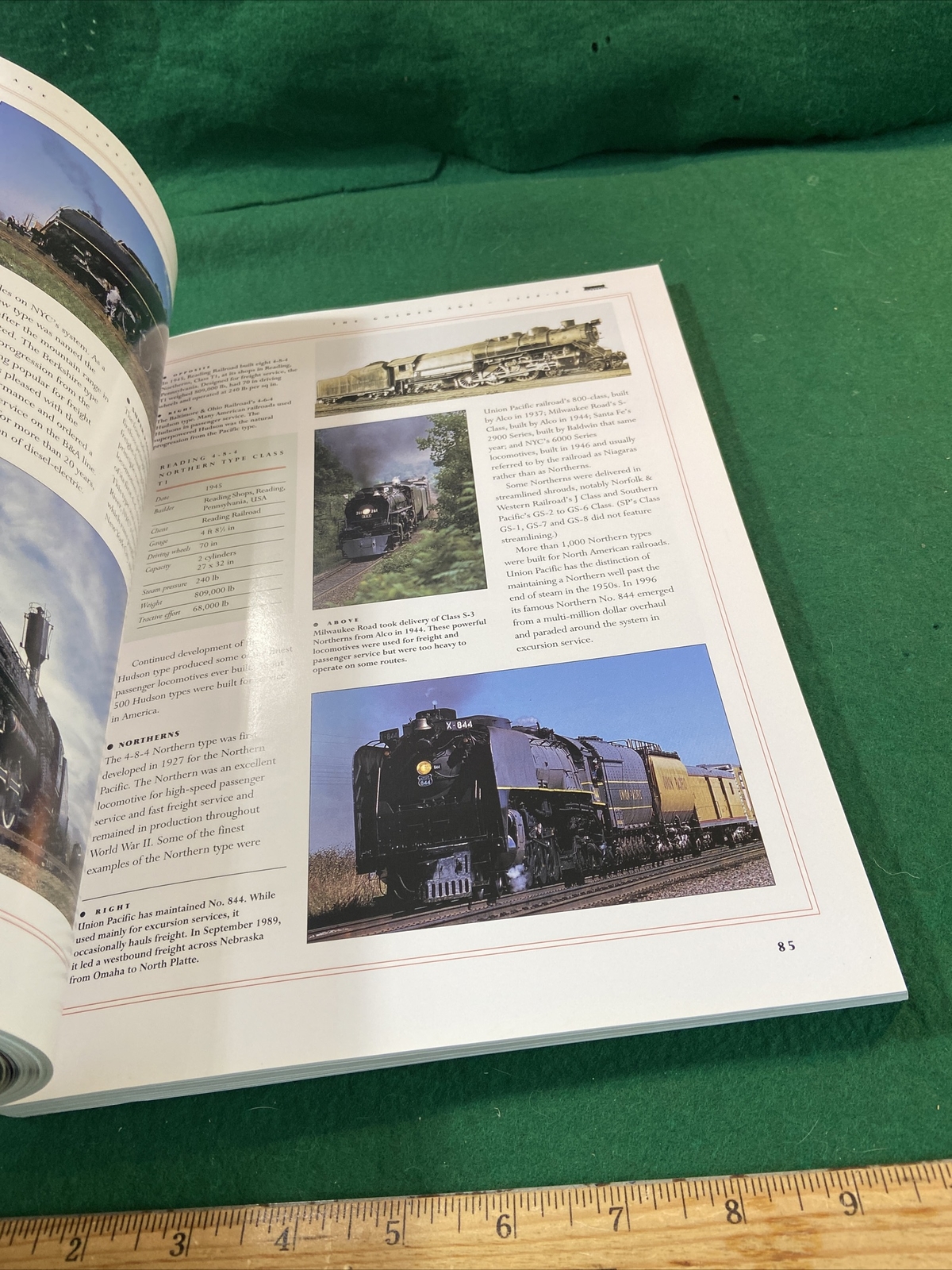 The World Encyclopedia of Locomotives by Garratt, Colin (KJT429)