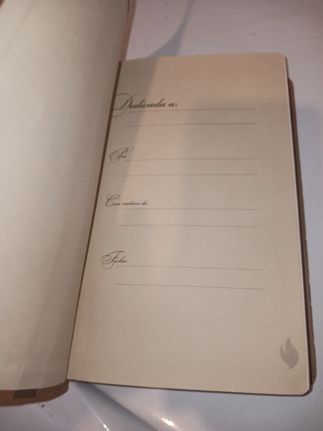 Biblia de Regalo N.B.D. Grupo Nelson Publishers 2008 Tan Soft Spanish Bible NBD