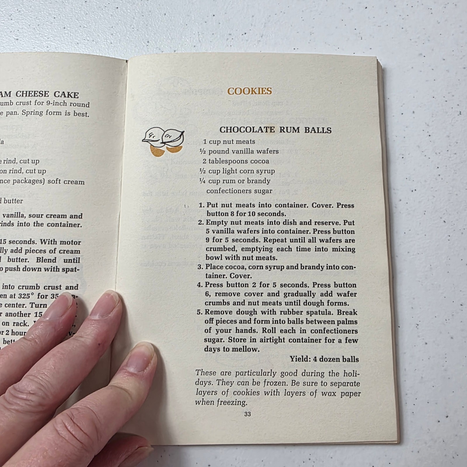 1969 Waring 14 Speed Blender Recipe Book “The Pleasure of Blending” 92 Pages