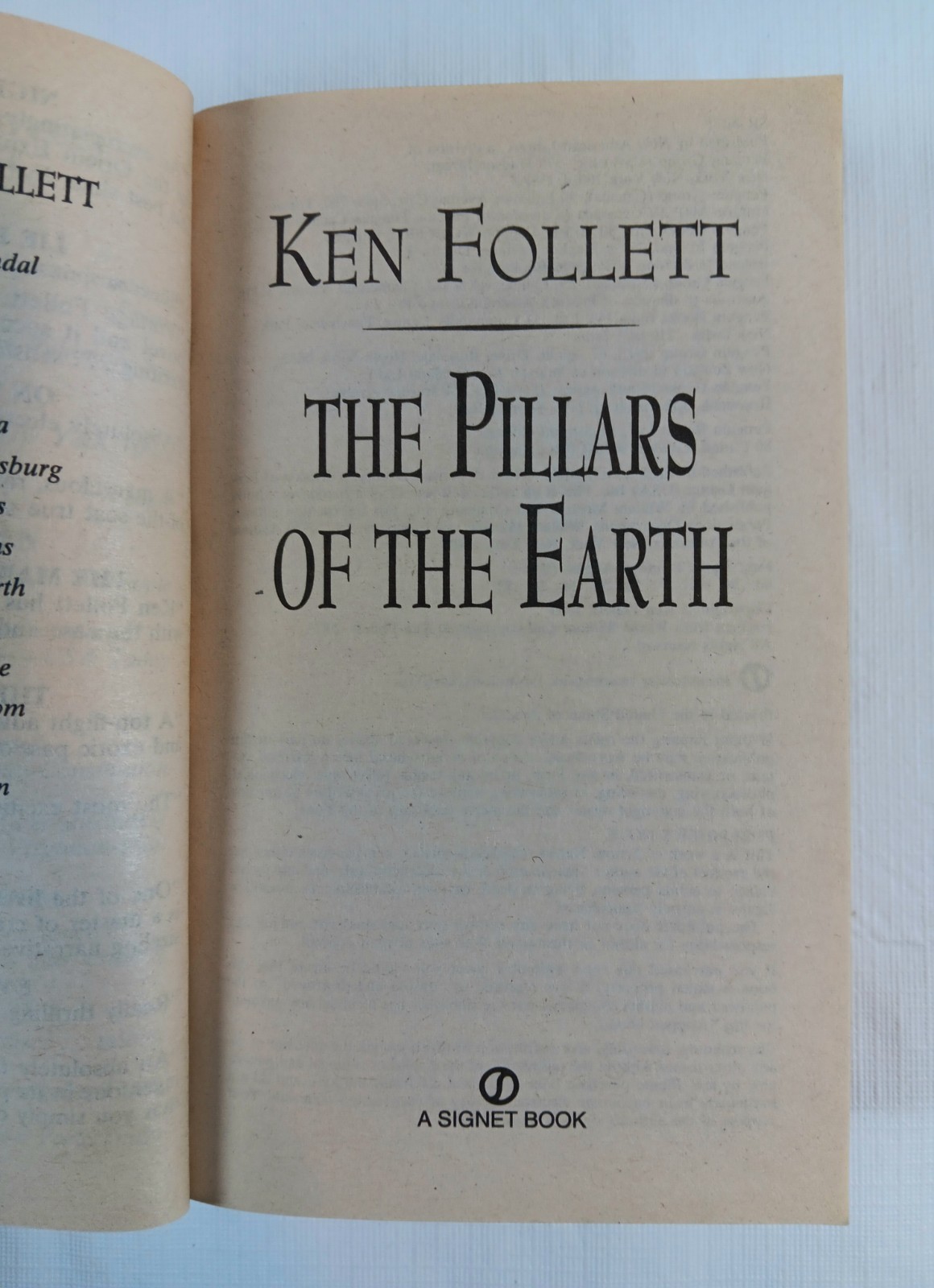 Pillars Of The Earth by Ken Follett, 2007 Paperback
