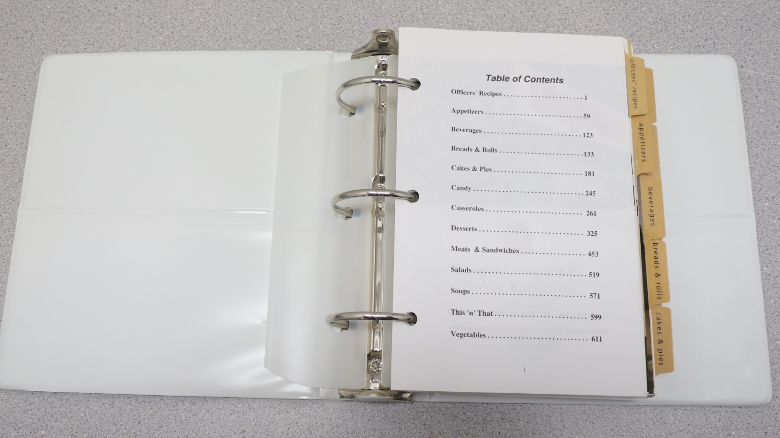 HyVee 75 Anniversary Cookbook – 3 ring binder – 667 pages