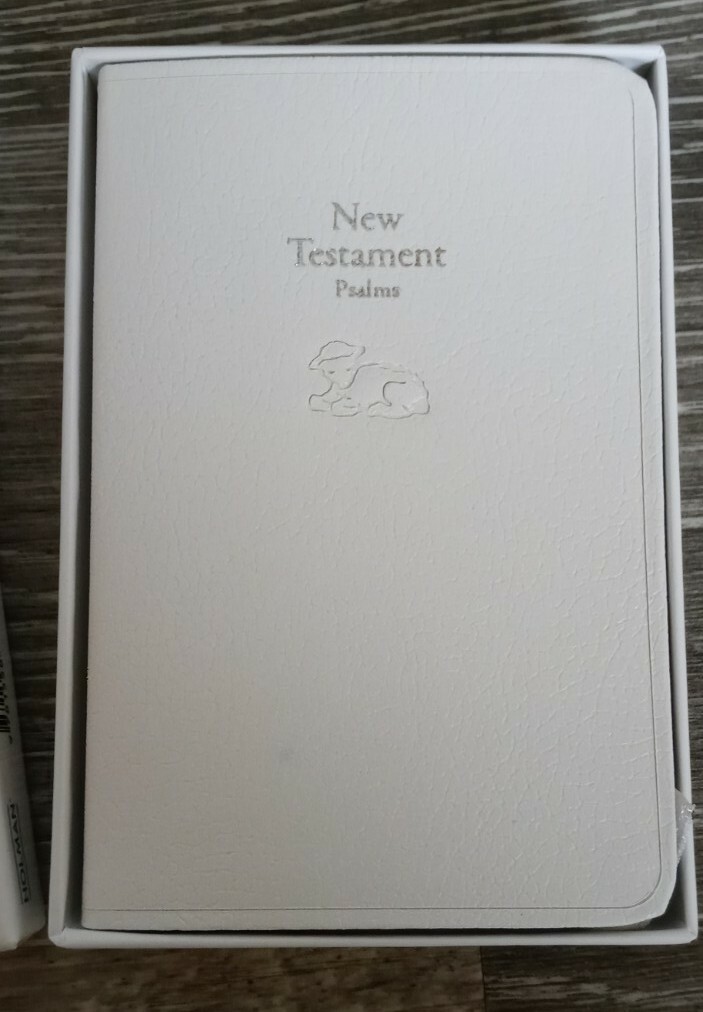Holman KJV; New Testament with Psalms; 1994; White Imitation Leather