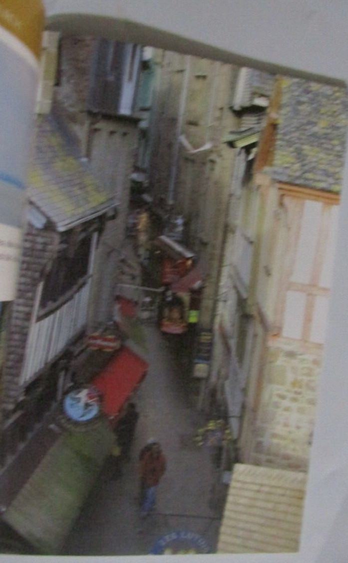 MOUNT SAINT MICHEL BY GISSEROT PAPERBACK BOOK 2009 61 PAGES 5 X 7.5 INCHES