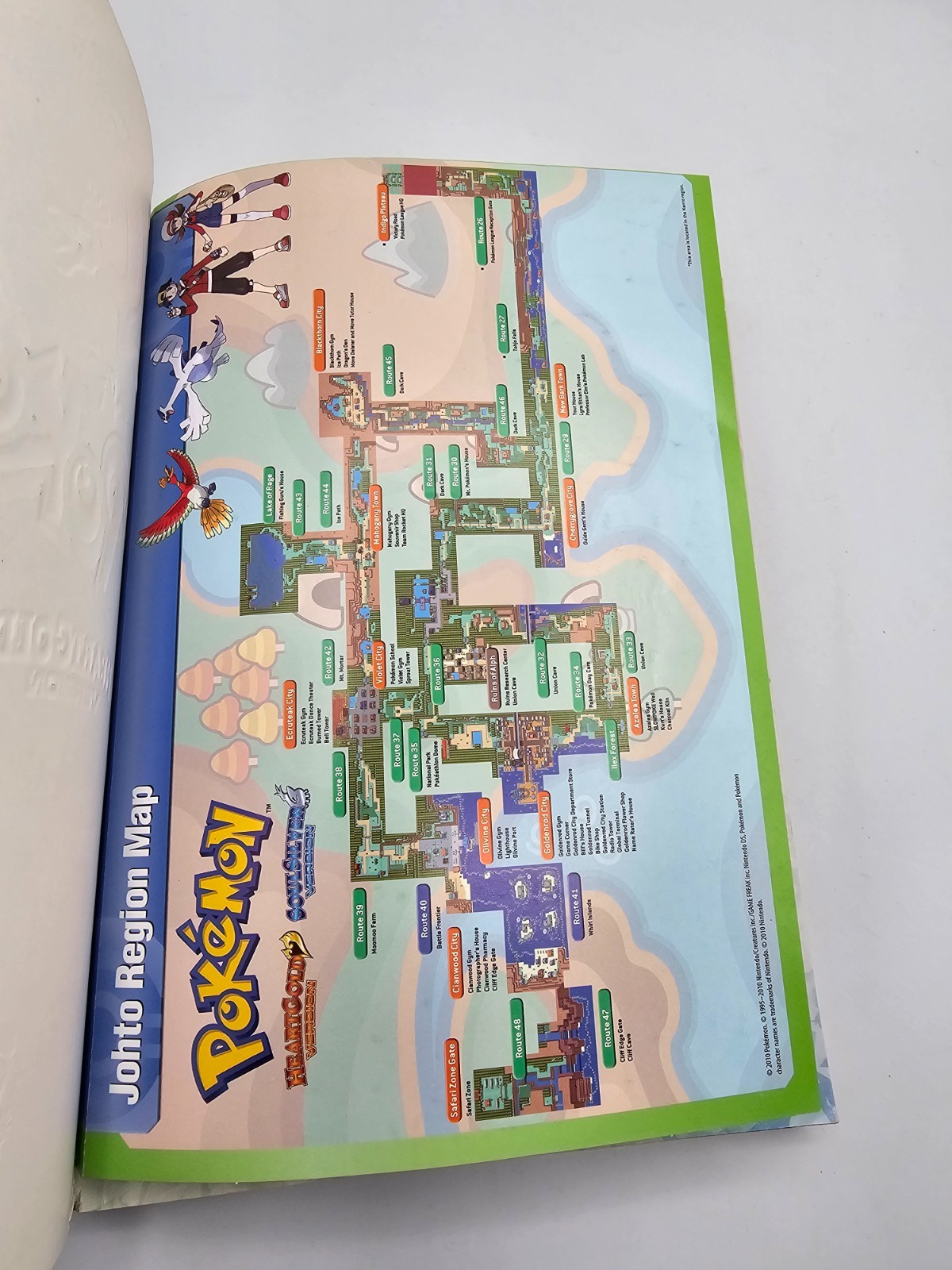 Pokemon HeartGold & SoulSilver Strategy Guide (Trade Paperback, 2010) w/Poster