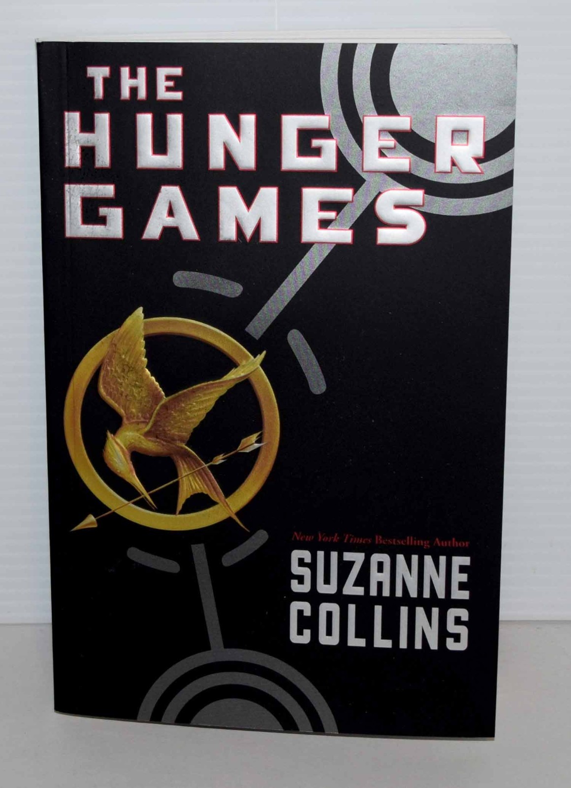 The Hunger Games Paperback by Suzanne Collins Brand New FREE SHIPPING !!!