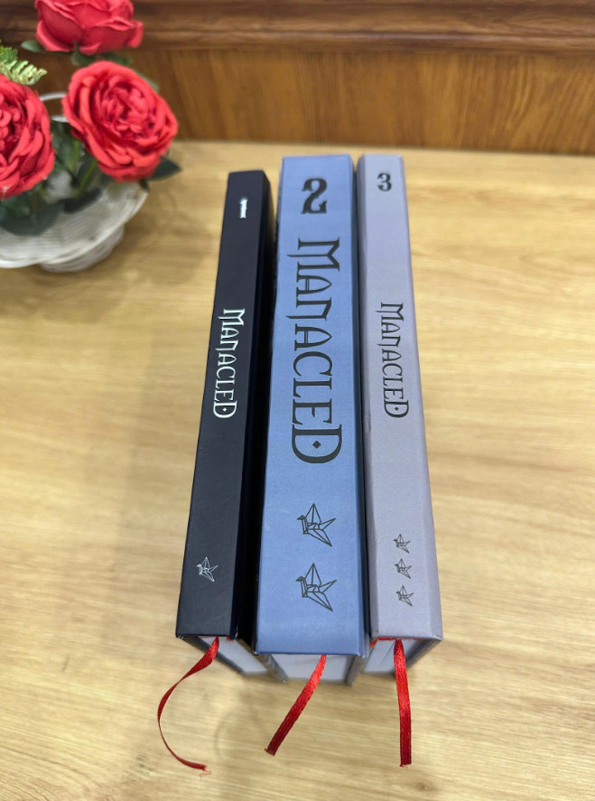 Manacled Book Complete 3-Volume Hardcover Edition with Illustrations by Senlinyu