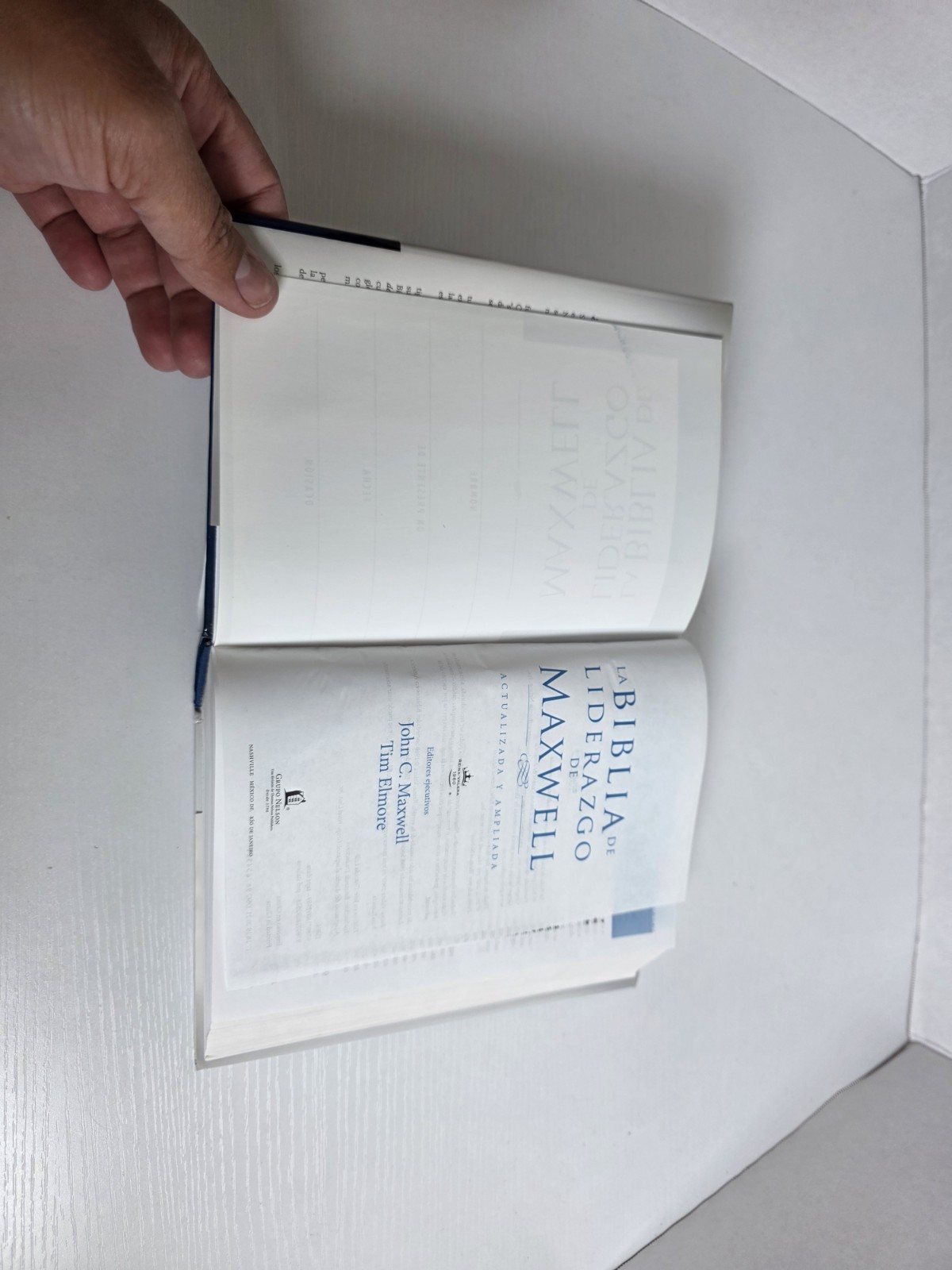 La Biblia de Liderazgo de Maxwell Rvr60- Tamano Manual by John C Maxwell: New