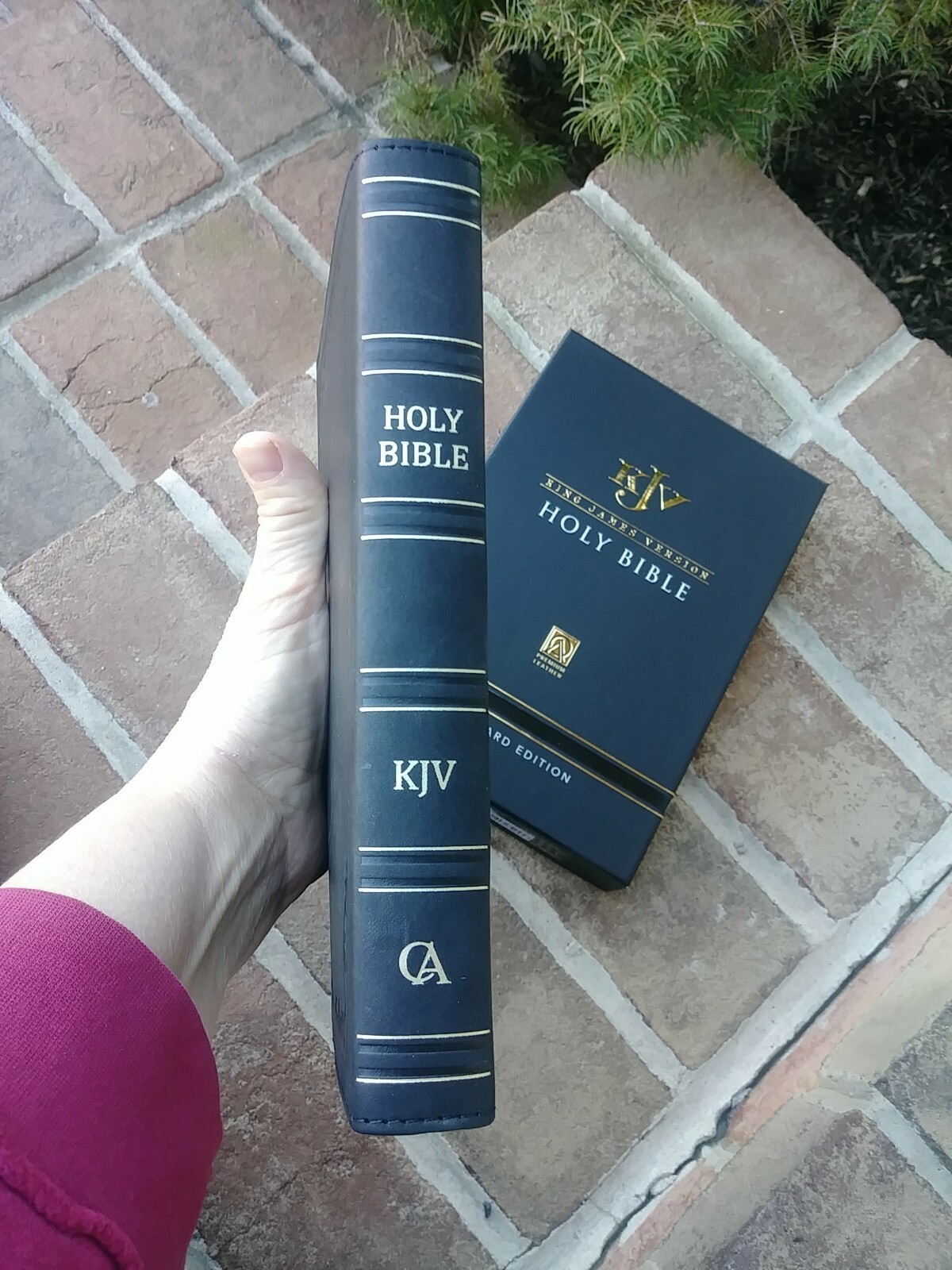 Cowhide KJV Bible ~ standard size ~Thumb Indexed ~ Genuine Leather ~ Red Letter
