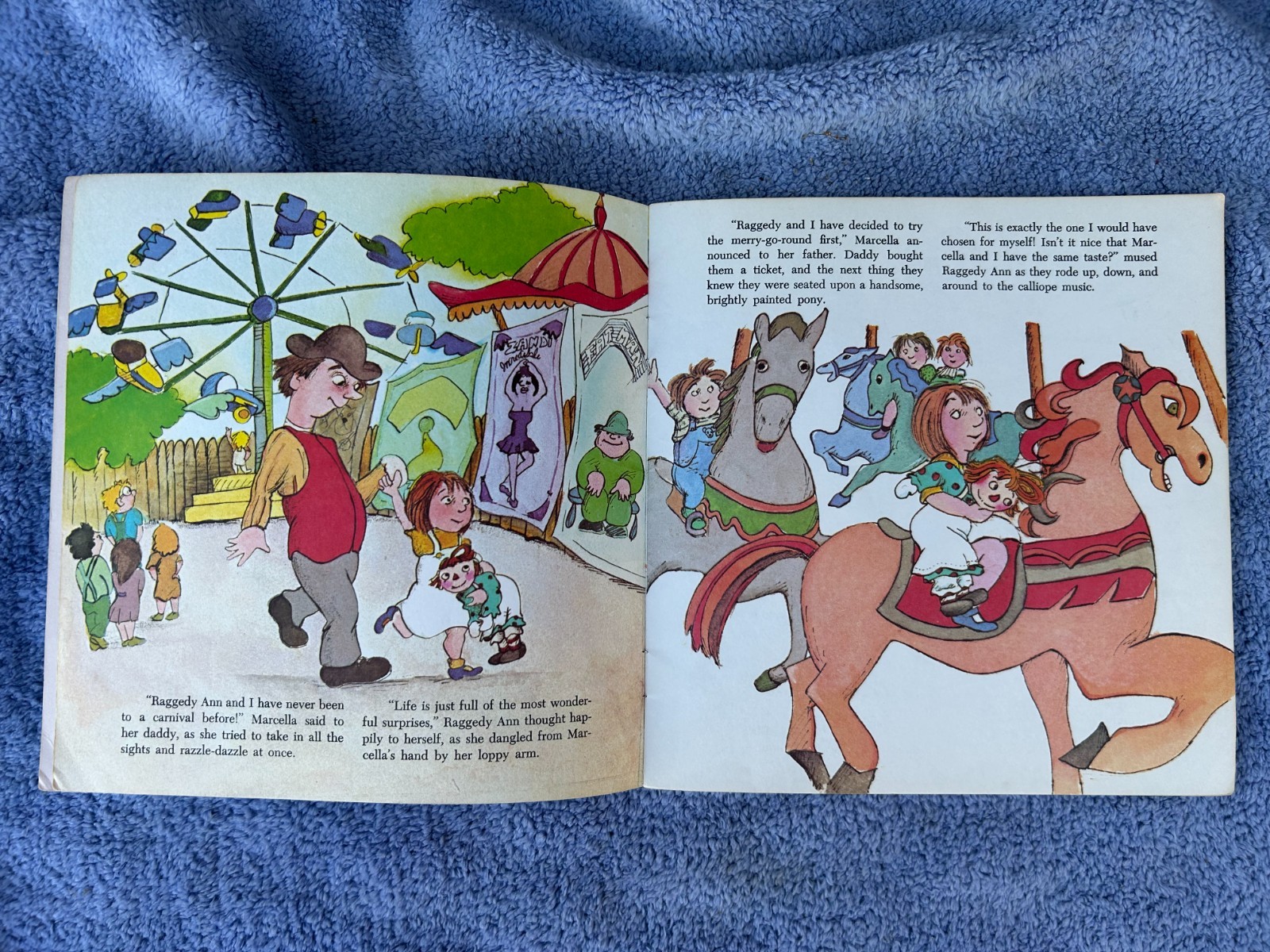 1977 GOLDEN LOOK-LOOK BOOK $1.25 – RAGGEDY ANN AT THE CARNIVAL – NO MARKS