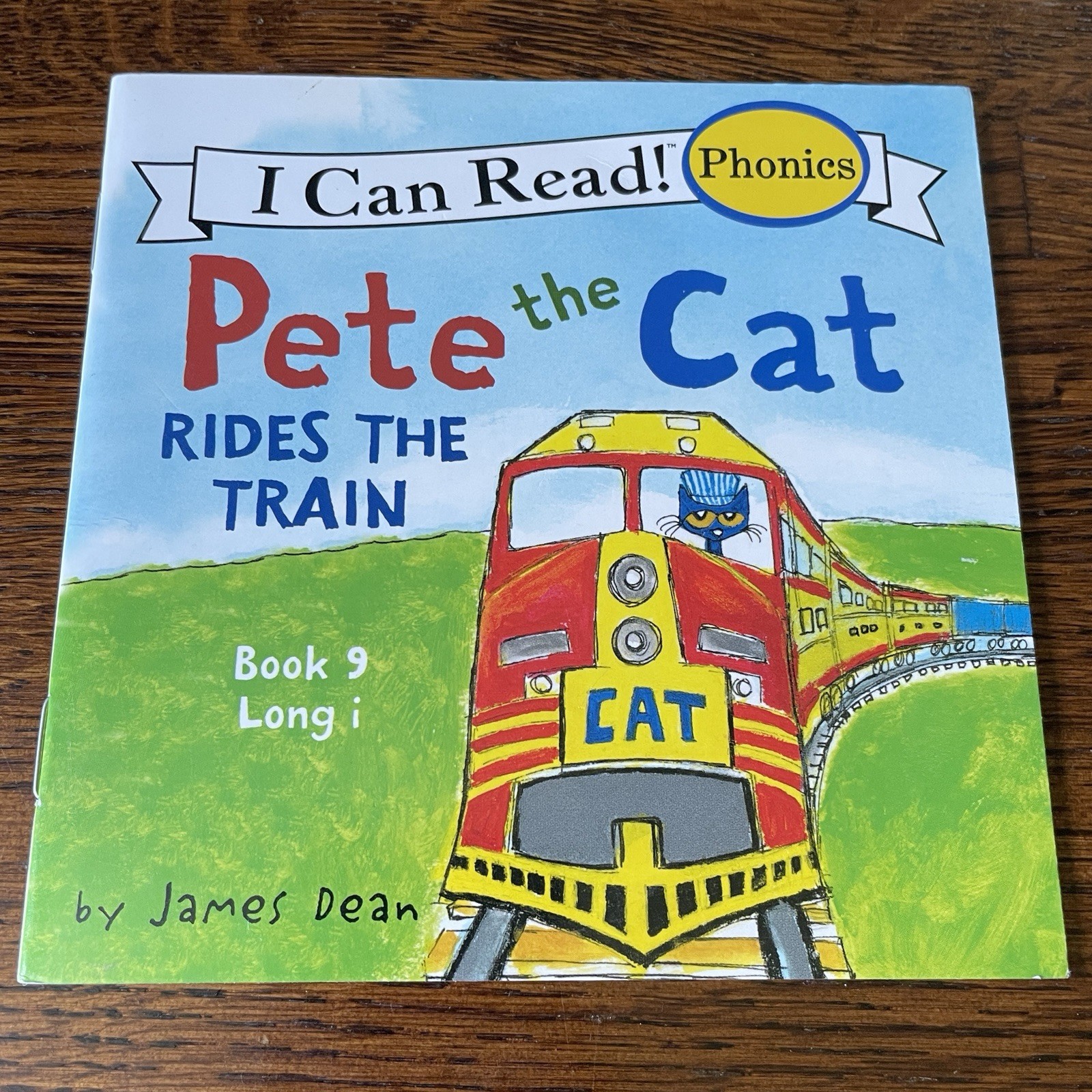 Pete The Cat I Can Read Phonics 11 Book Lot & Plush James Dean Red & Blue Shoes