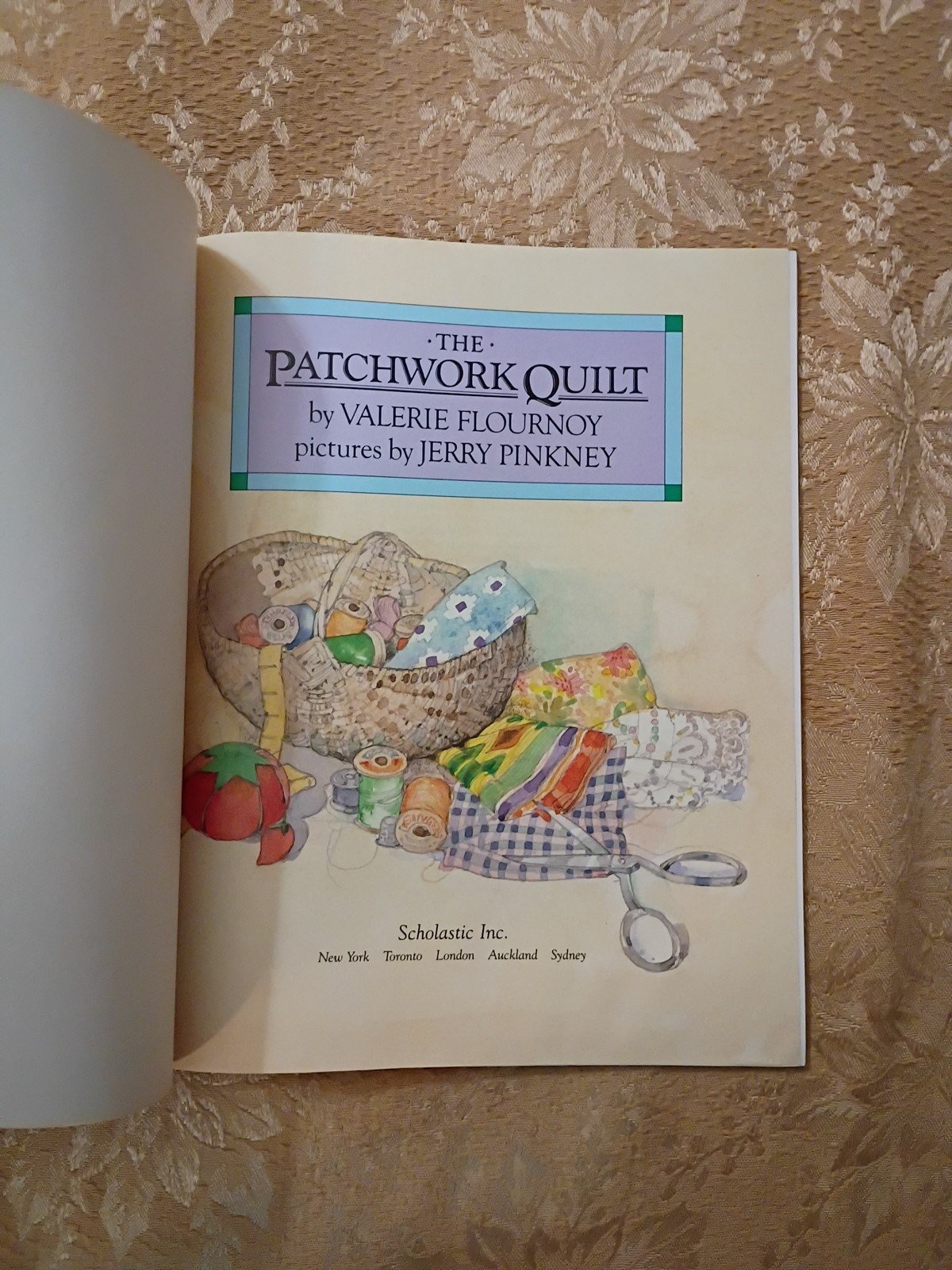 The Patchwork Quilt Valerie Flournoy 1985 Scholastic Paperback Pinkney Book