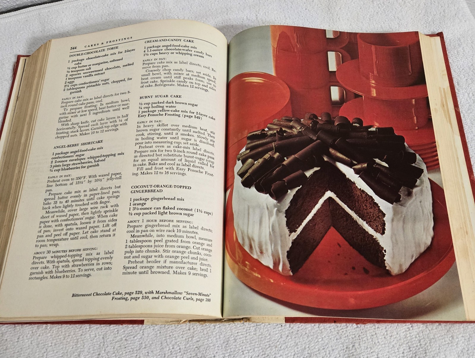 Vintage “The Good Housekeeping Cookbook’ 1973 Hardcover, 800 Pages