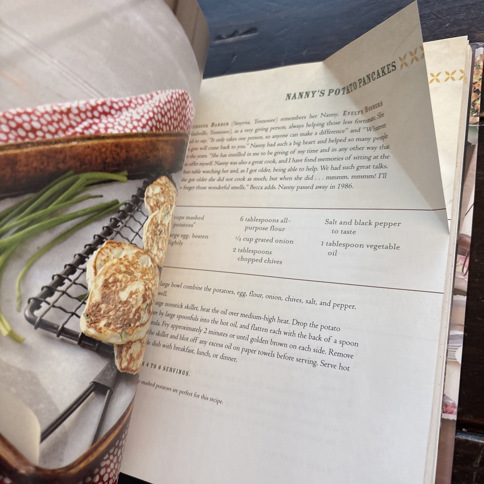 At My Grandmother’s Table : Heartwarming Stories and Cherished Recipes from the