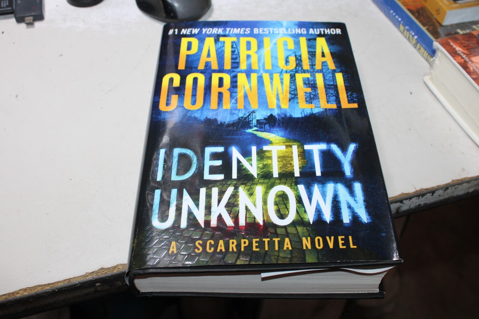 Identity Unknown; Kay Scarpetta – 9781538770382, Cornwell, hardcover, new