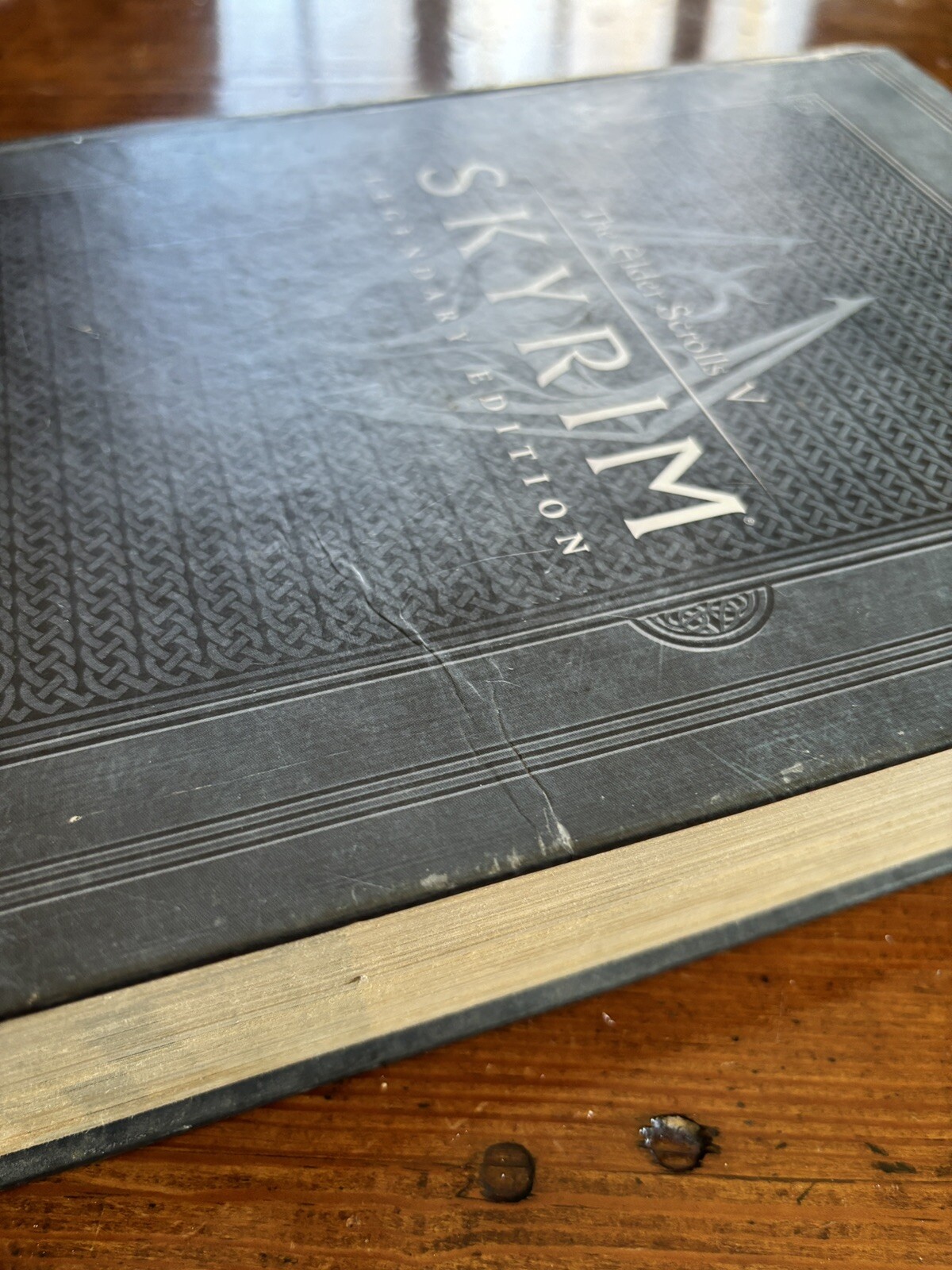 Hardcover The Elder Scrolls Skyrim Legendary Edition: Map attached