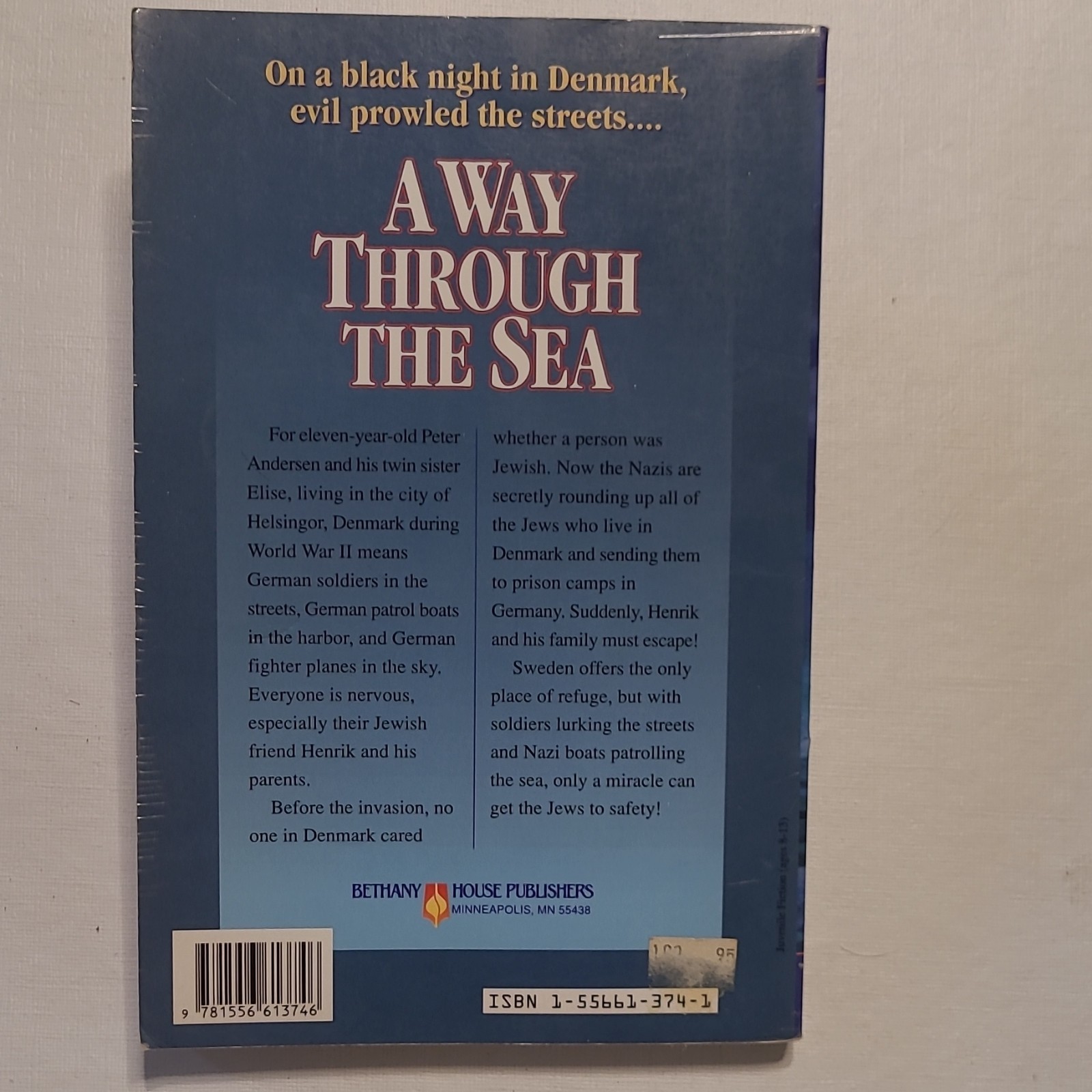 The Young Underground A Way Through the Sea PB Robert Elmer World War II