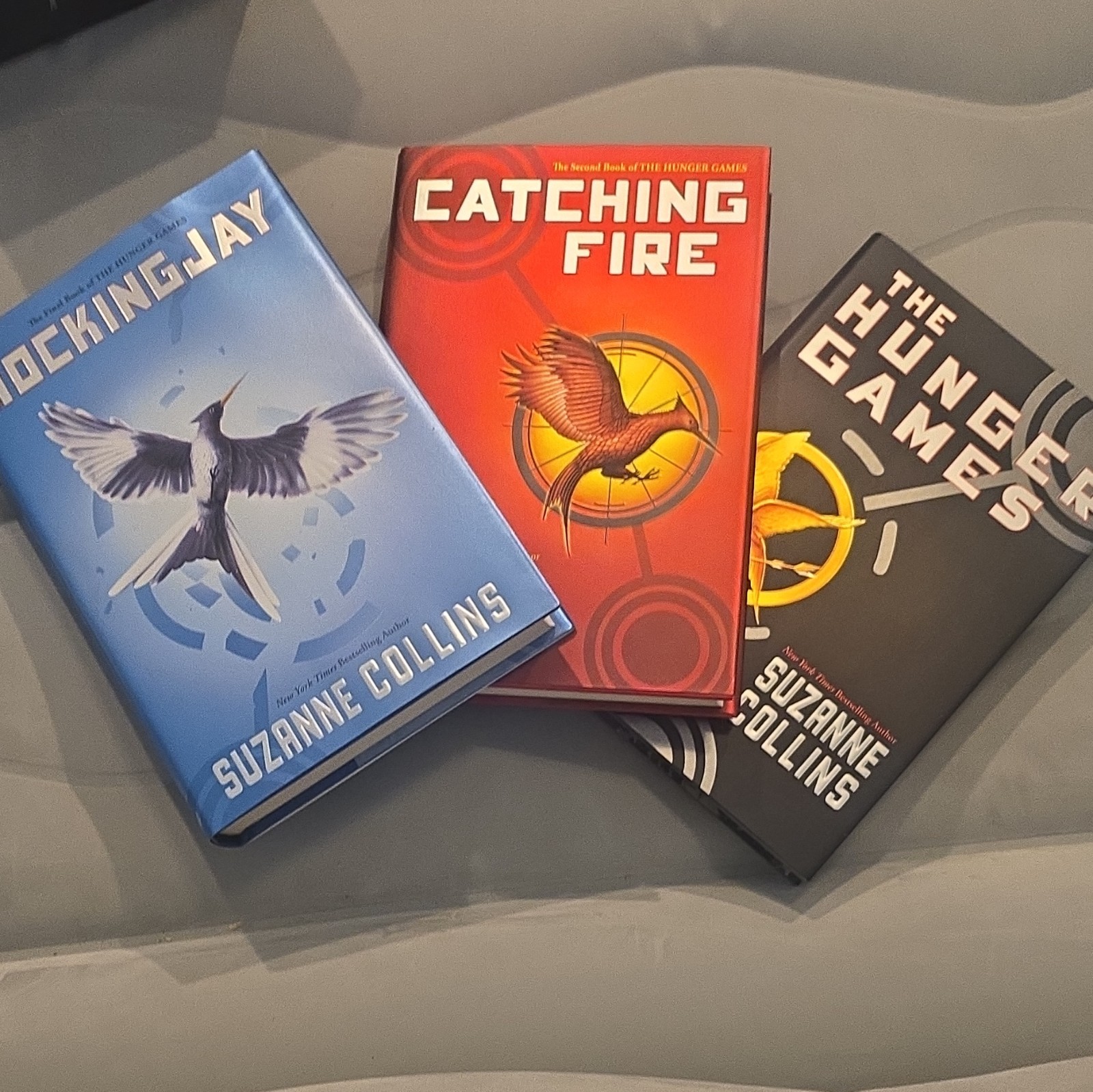 Scholastic The Hunger Games Trilogy Box Set Suzanne Collins 2010 3 Books