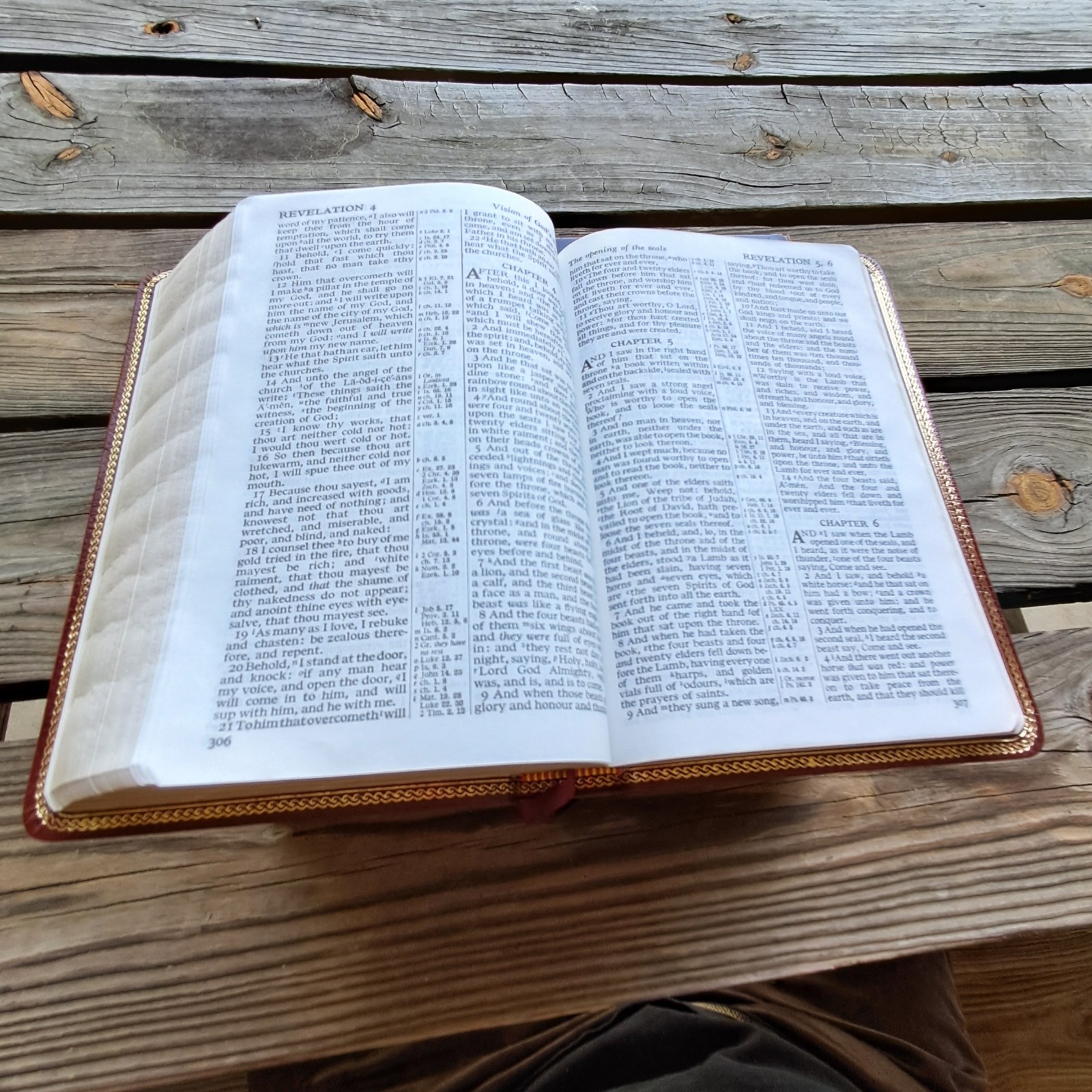 HOLY BIBLE ROYAL SOVEREIGN WORLD KJV BURGANDY GENUINE BONDED LEATHER RED LETTER