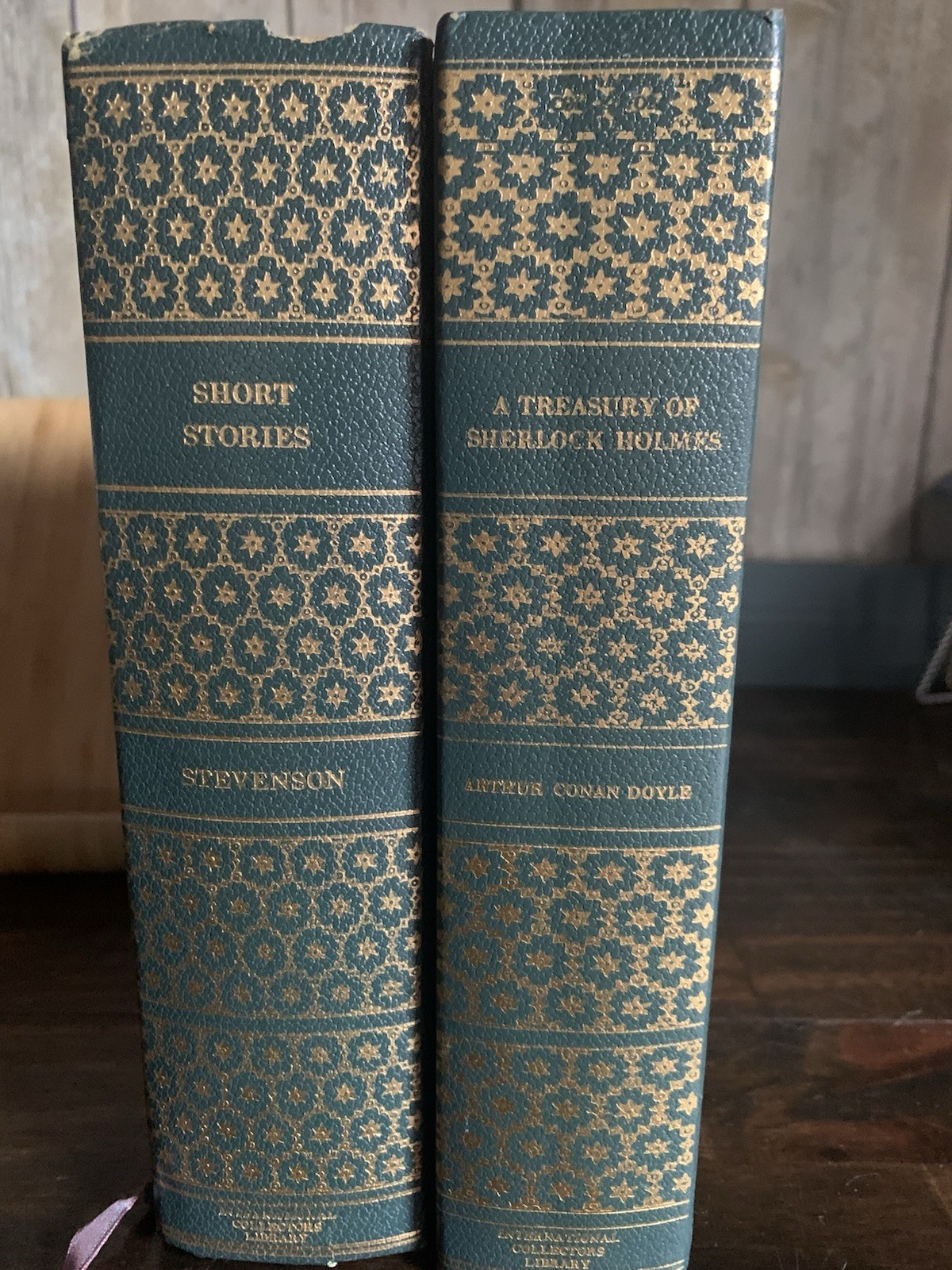 A Treasury of Sherlock Holmes /R L Stevenson Short Stories Collectors Library