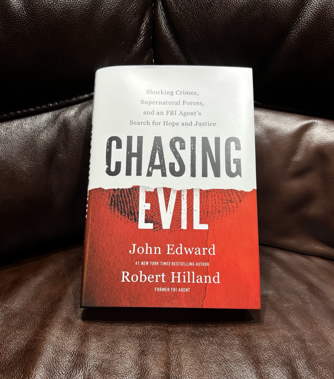 Chasing Evil : Shocking Crimes, Supernatural Forces, and an FBI Agent’s…