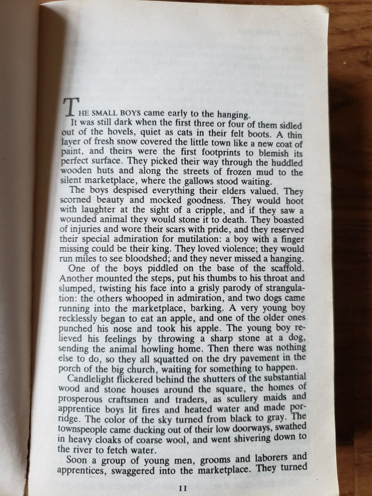 The Pillars of the Earth by Ken Follett 1990 Paperback Historical Fiction