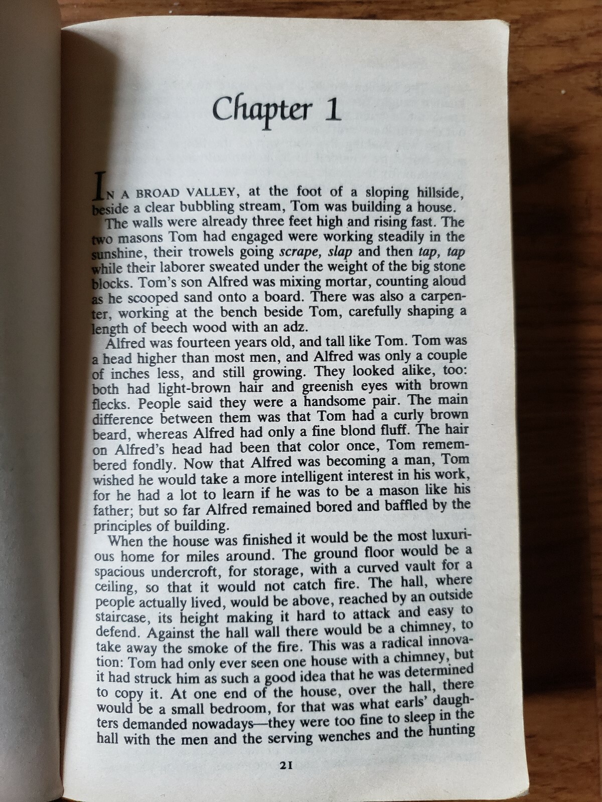 The Pillars of the Earth by Ken Follett 1990 Paperback Historical Fiction