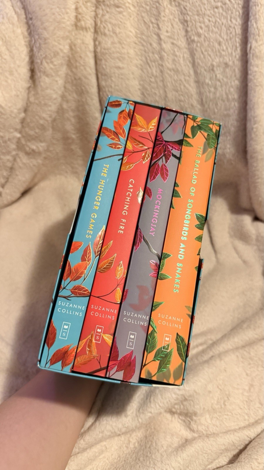Hunger Games Box Set – Deluxe Edition – Suzanne Collins (Paperback)